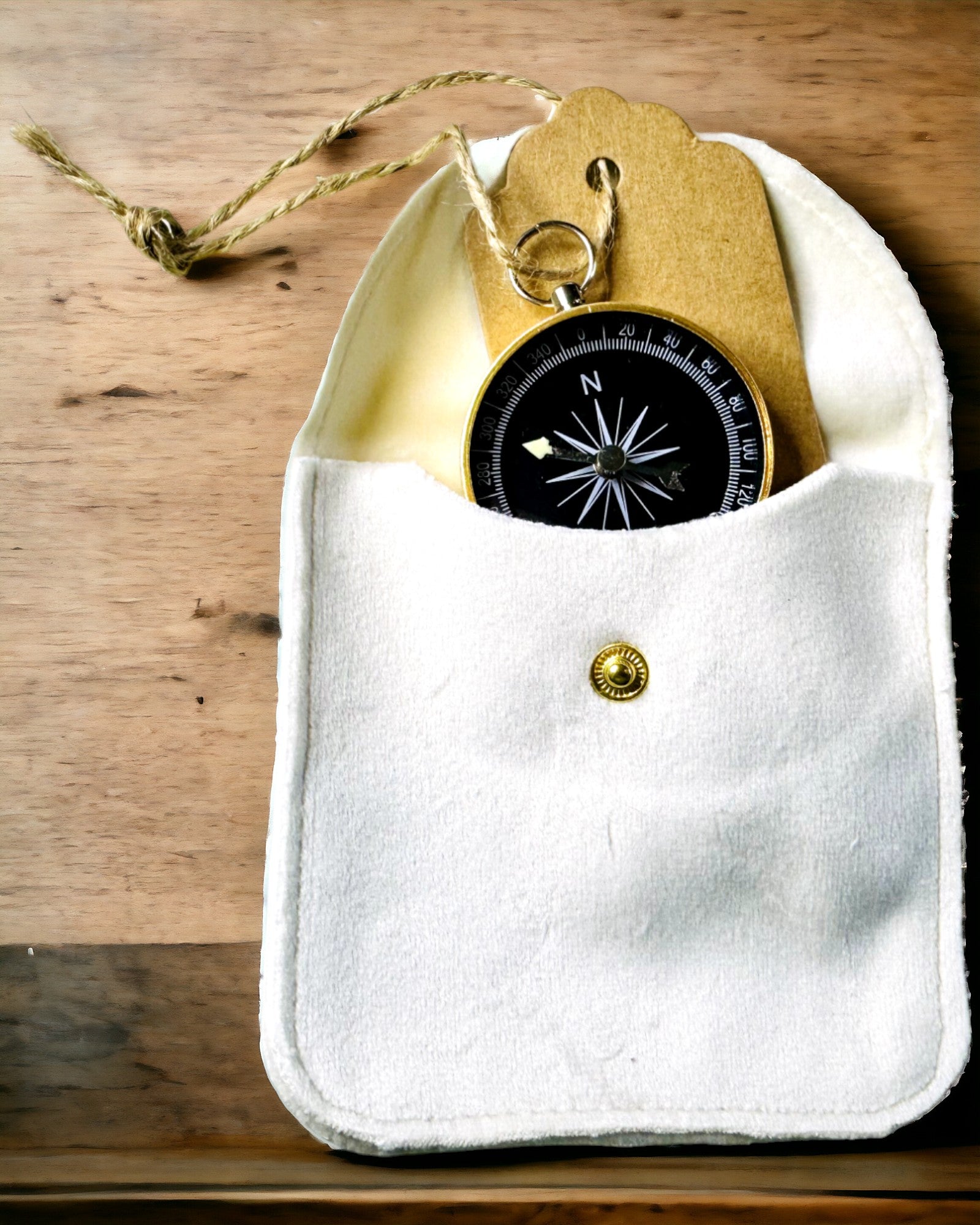 Συμπαγής Πυξίδα Πλοήγησης με Μεταλλικό Φινίρισμα – Απαραίτητο για Κάθε Ταξιδιώτη, με χάραξη