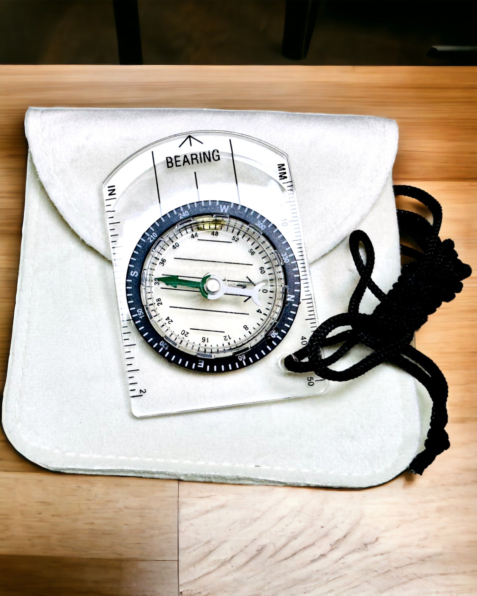 Τουριστική πυξίδα "Przewodnik Awanturnika" - Διαφανής, Μίνι Ακρυλική με Κρεμαστή Σχοινί και Κλίμακα Χάρτη, με χάραξη