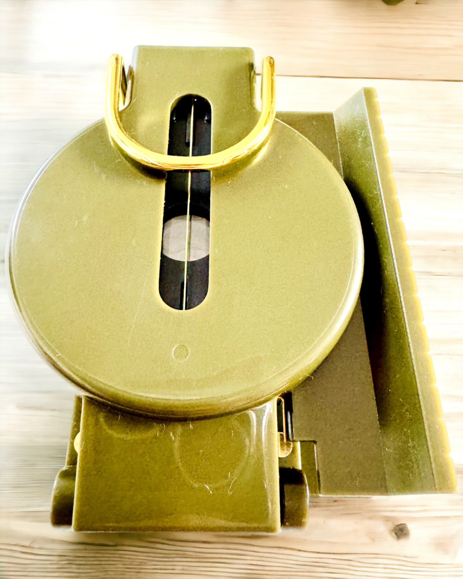 Αδιάβροχη Πυξίδα Ναυσιπλοΐας Υψηλής Ακρίβειας σε Χρώμα Στρατιωτικού Πράσινου – Αξιόπιστη στην Προσανατολισμό, δυνατότητα χάραξης