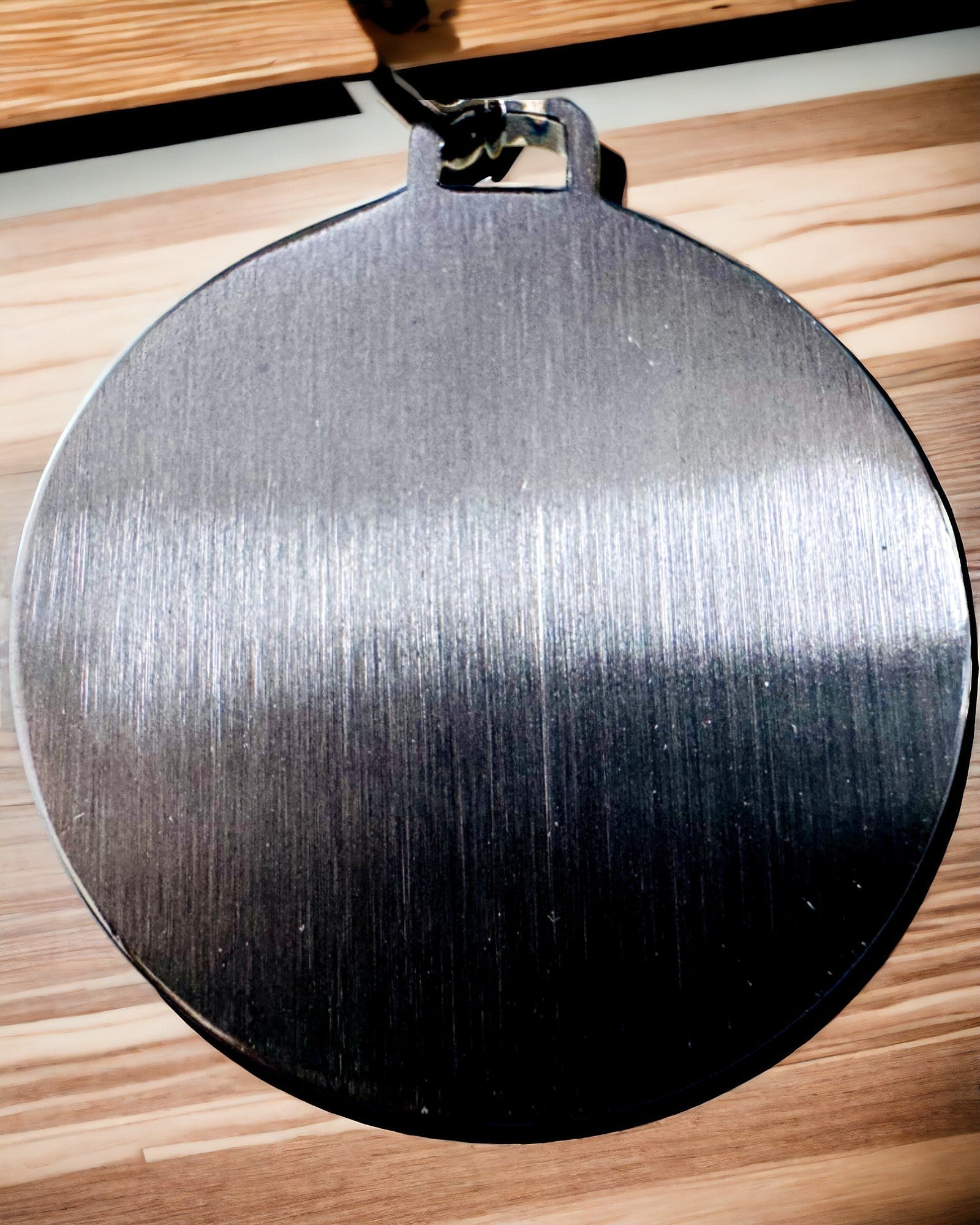 Κολιέ με Πυξίδα – Σφυρήλατο Κόσμημα από Ανοξείδωτο Ατσάλι για Άνδρες και Γυναίκες σε Δύο Χρώματα, με Χάραξη