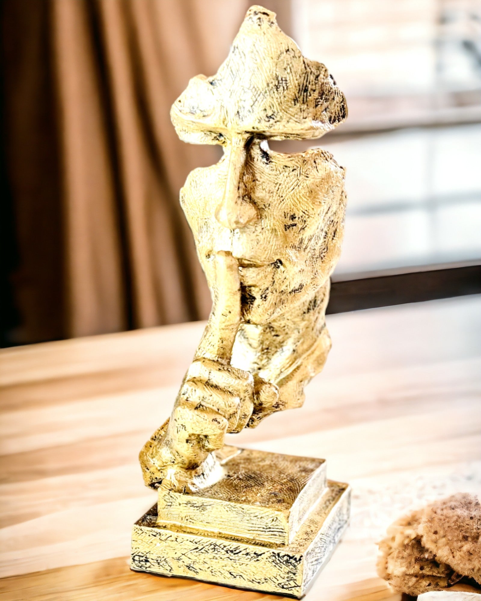 Στοχαστικός Άνδρας – Αφηρημένο Γλυπτό σε Μοντέρνο Στυλ