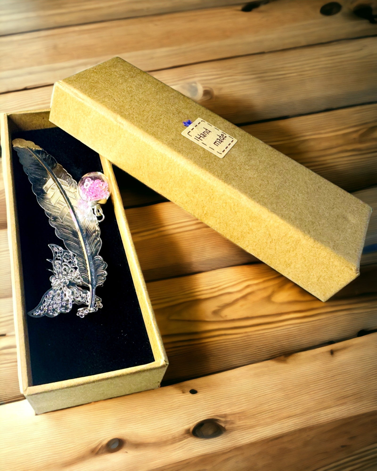 Δημιουργικός Σελιδοδείκτης Βιβλίου σε Ρετρό Στυλ με Μοτίβο Φτερού και Πεταλούδας – Κομψό Δώρο για τη μαμά, τον δάσκαλο, Προωθητικό, Χρώμα Ασημί/Ροζ