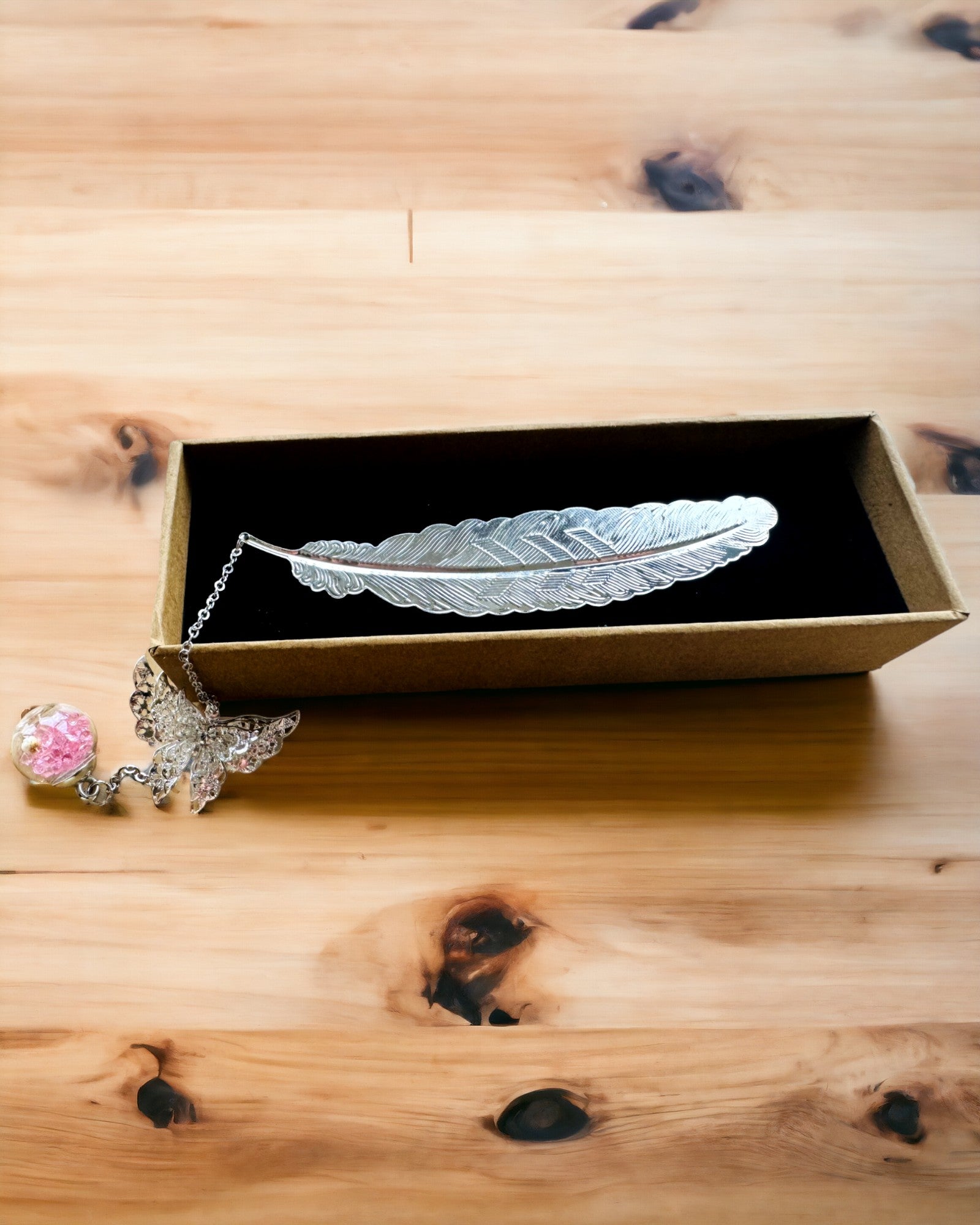 Δημιουργικός Σελιδοδείκτης Βιβλίου σε Ρετρό Στυλ με Μοτίβο Φτερού και Πεταλούδας – Κομψό Δώρο για τη μαμά, τον δάσκαλο, Προωθητικό, Χρώμα Ασημί/Ροζ