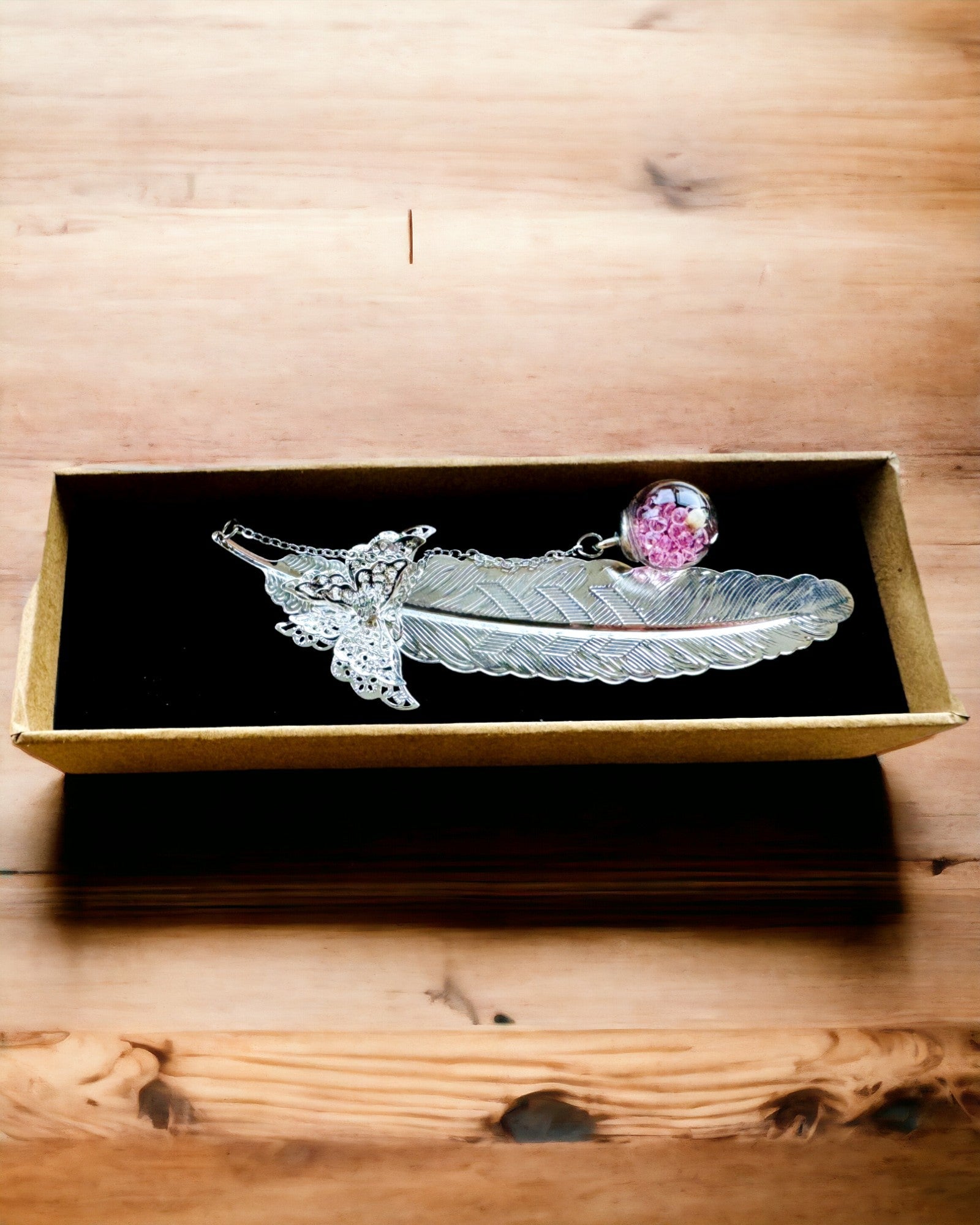 Δημιουργικός Σελιδοδείκτης Βιβλίου σε Ρετρό Στυλ με Μοτίβο Φτερού και Πεταλούδας – Κομψό Δώρο για τη μαμά, τον δάσκαλο, Προωθητικό, Χρώμα Ασημί/Ροζ