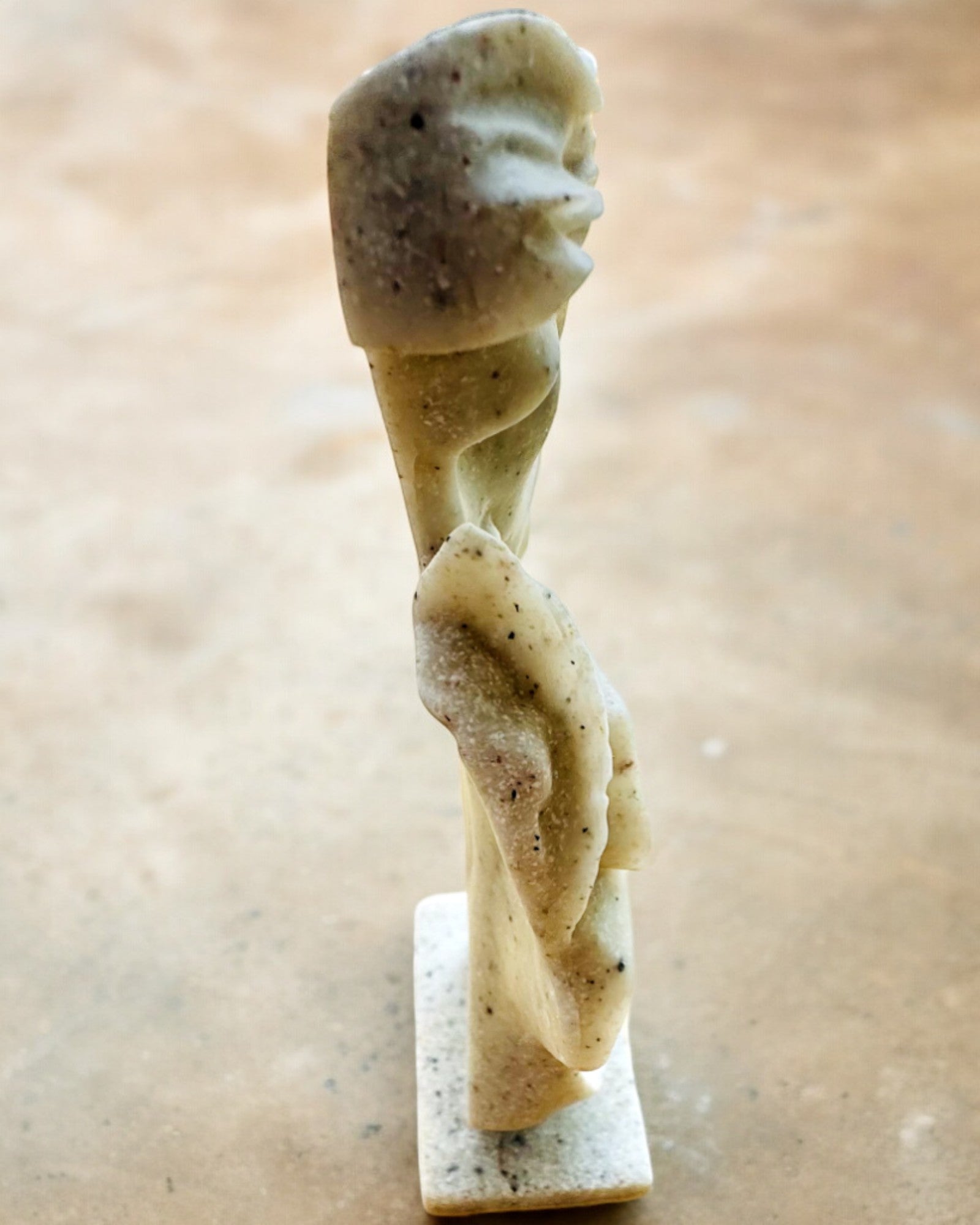 Φιγούρα "Κομψότητα σε Πέτρα" χρώμα λευκό - 13,5 εκ. ύψος, Διακοσμητική με Δυνατότητα Χάραξης