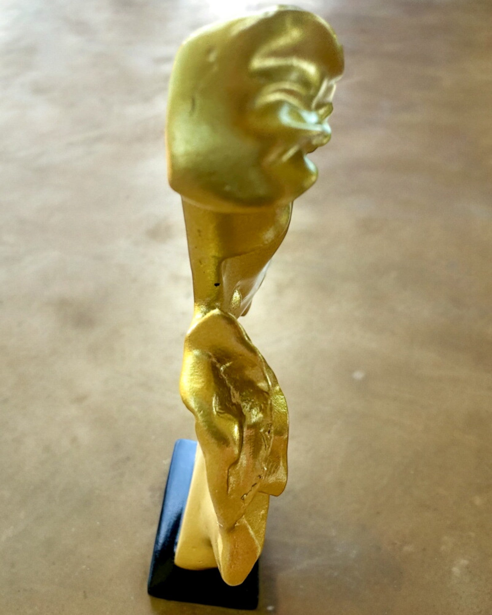 Φιγούρα "Elegancja w Kamieniu" χρυσό χρώμα - 13,5 εκ. ύψος, Διακοσμητική με Δυνατότητα Χάραξης