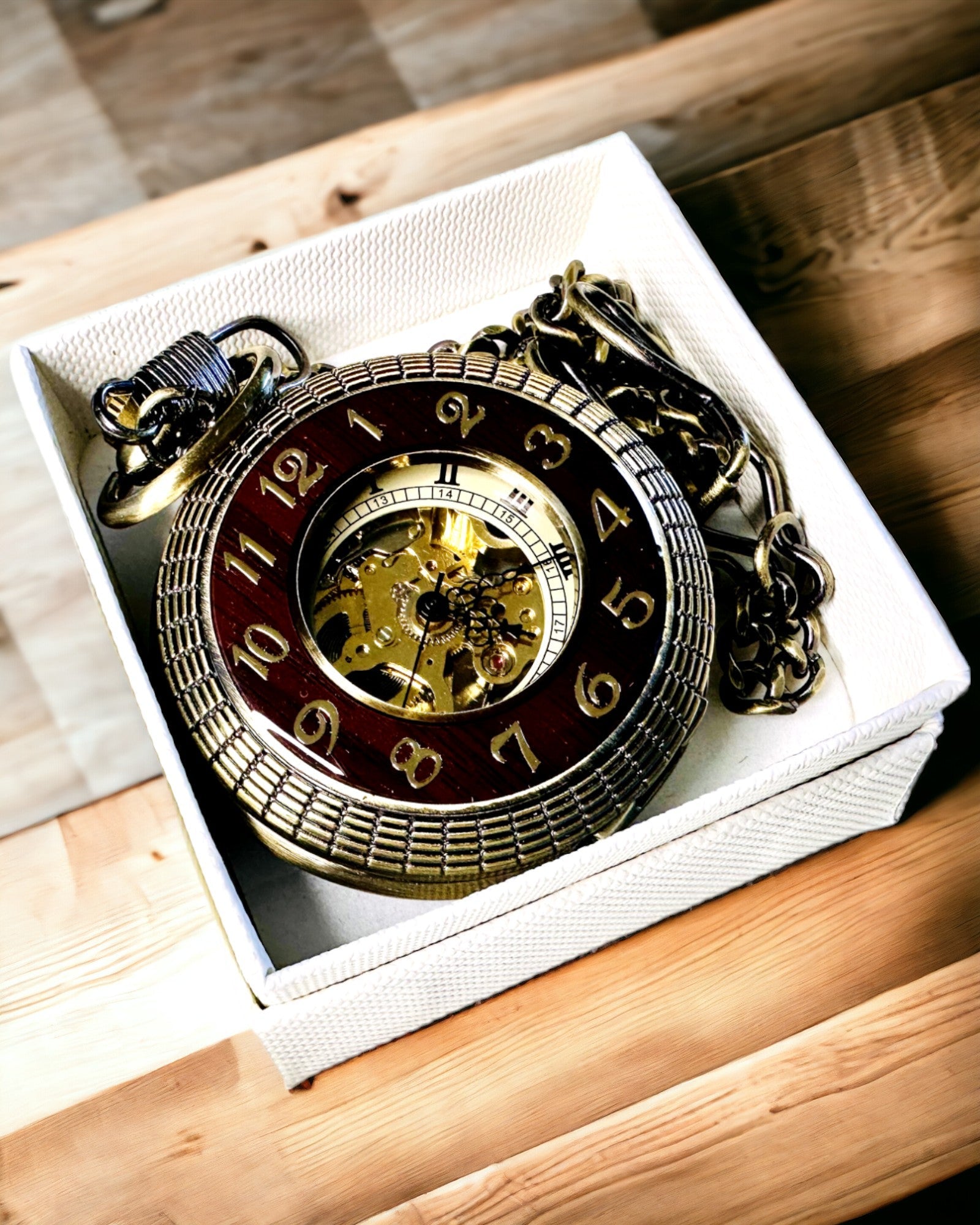 Τσέπης ρολόι με ορατό μηχανισμό – επιλογή εξατομίκευσης μέσω χάραξης