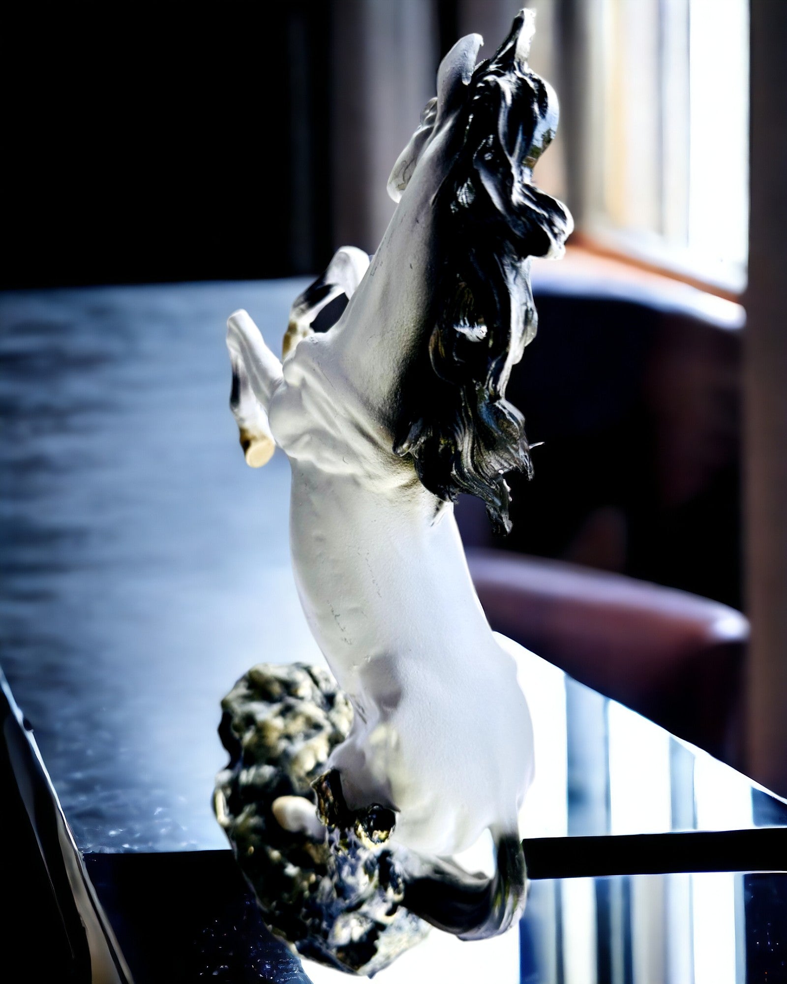 "Elegancki Skoczek" - Λευκό Άγαλμα Αλόγου με Δυνατότητα Χάραξης