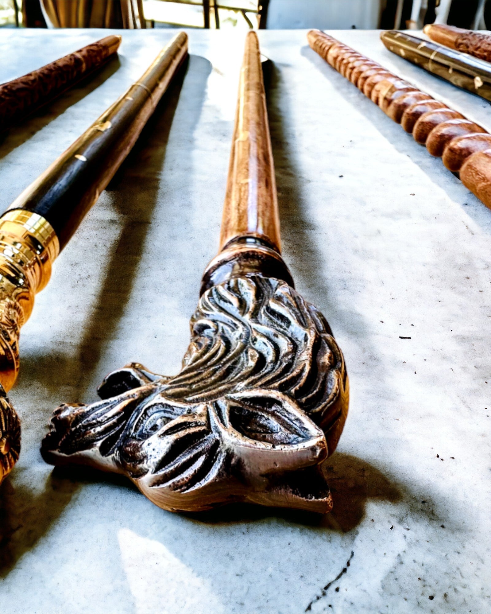 Μπαστούνι Περιπάτου Wolf - Ινδικό Ξύλο Μάνγκο με Δυνατότητα Χαράγματος, καφέ χρυσές διακοσμήσεις