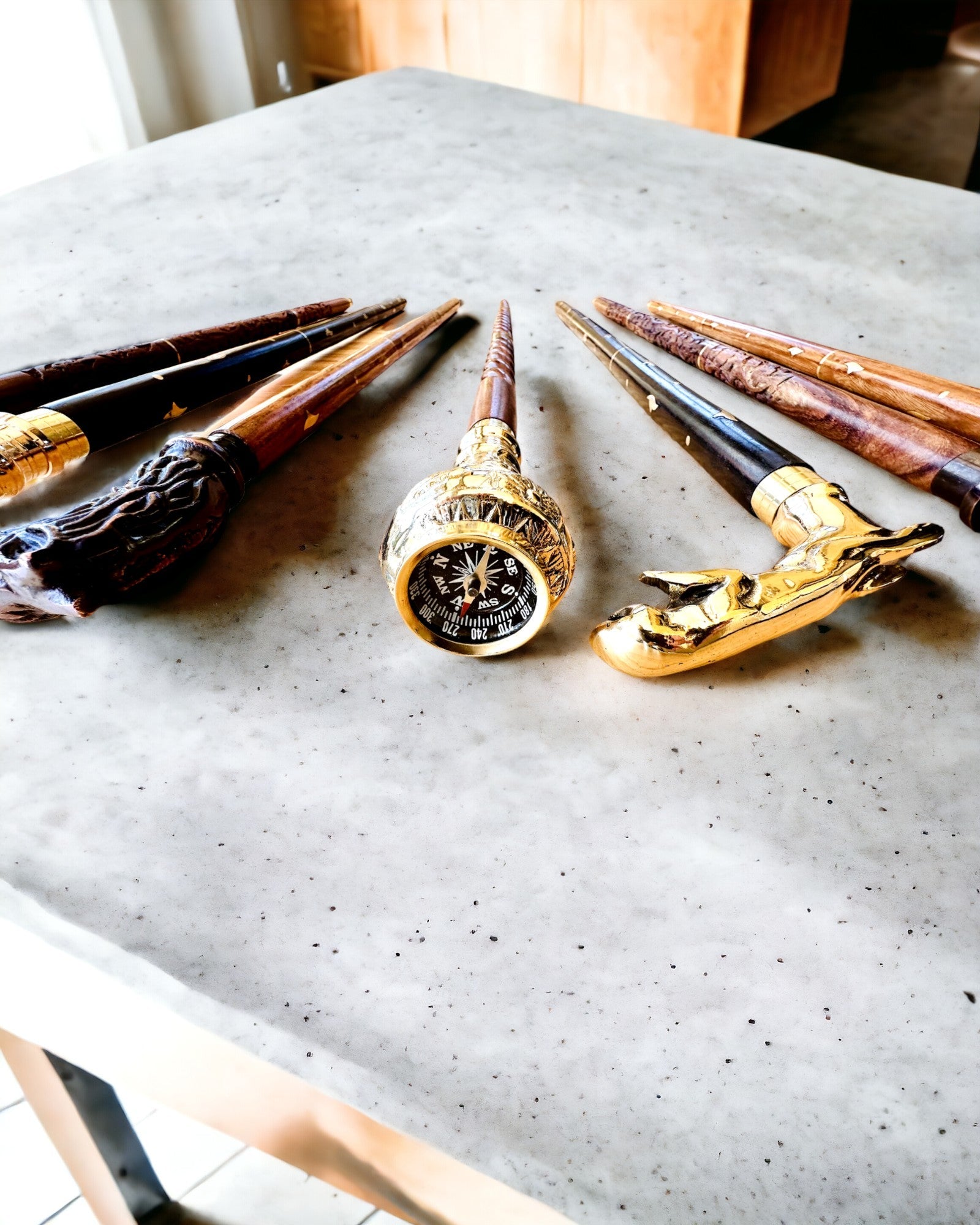 Kompasso Brown - Λάσκα για περπάτημα - Χειροποίητη Ξύλινη Σκαλιστή - Αποκλειστική Έκδοση με Δυνατότητα Χαράγματος