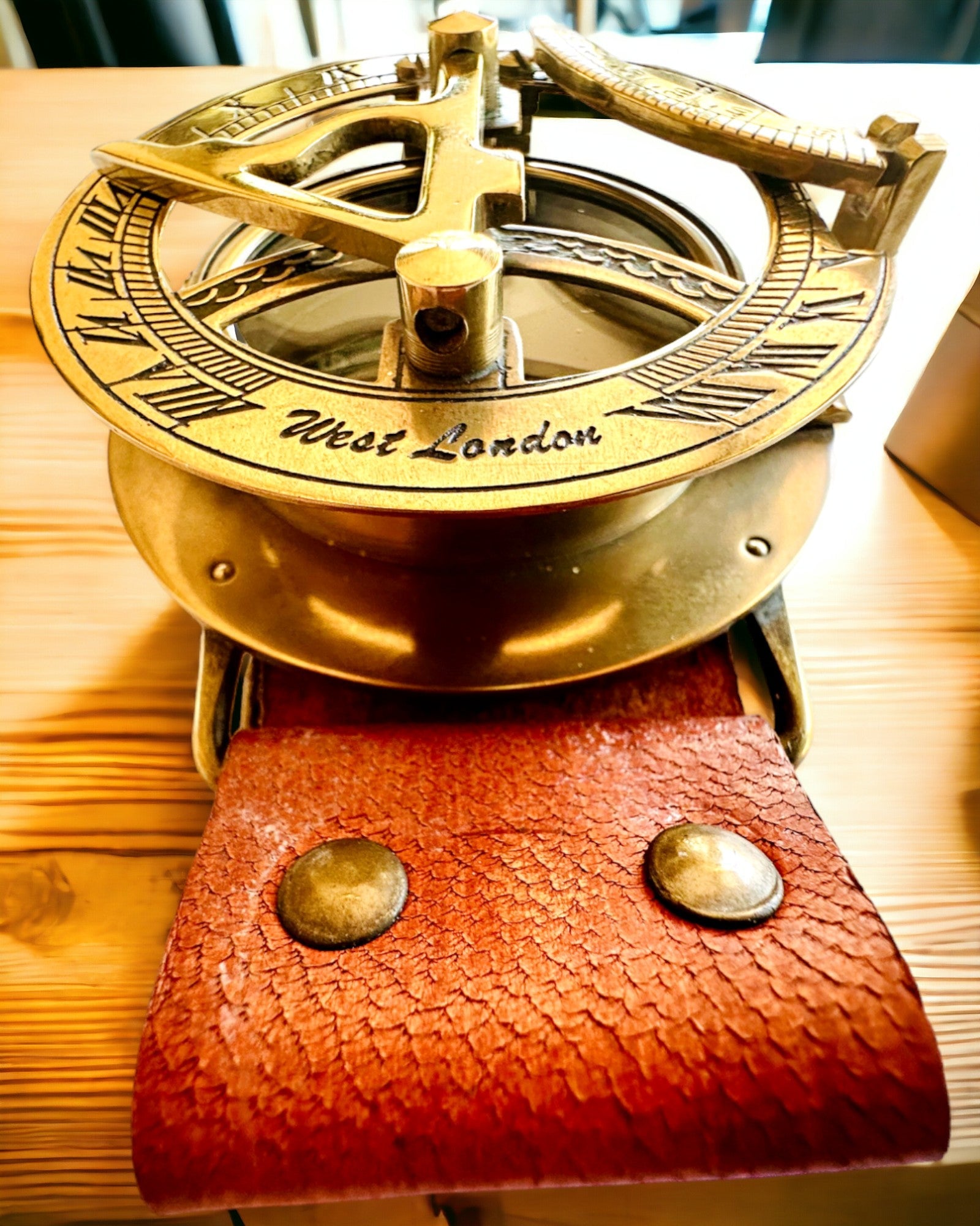 Ηλιακό Ρολόι "Αρχαία Πυξίδα", ρολόι χειρός με πυξίδα, δυνατότητα εξατομίκευσης με χάραξη