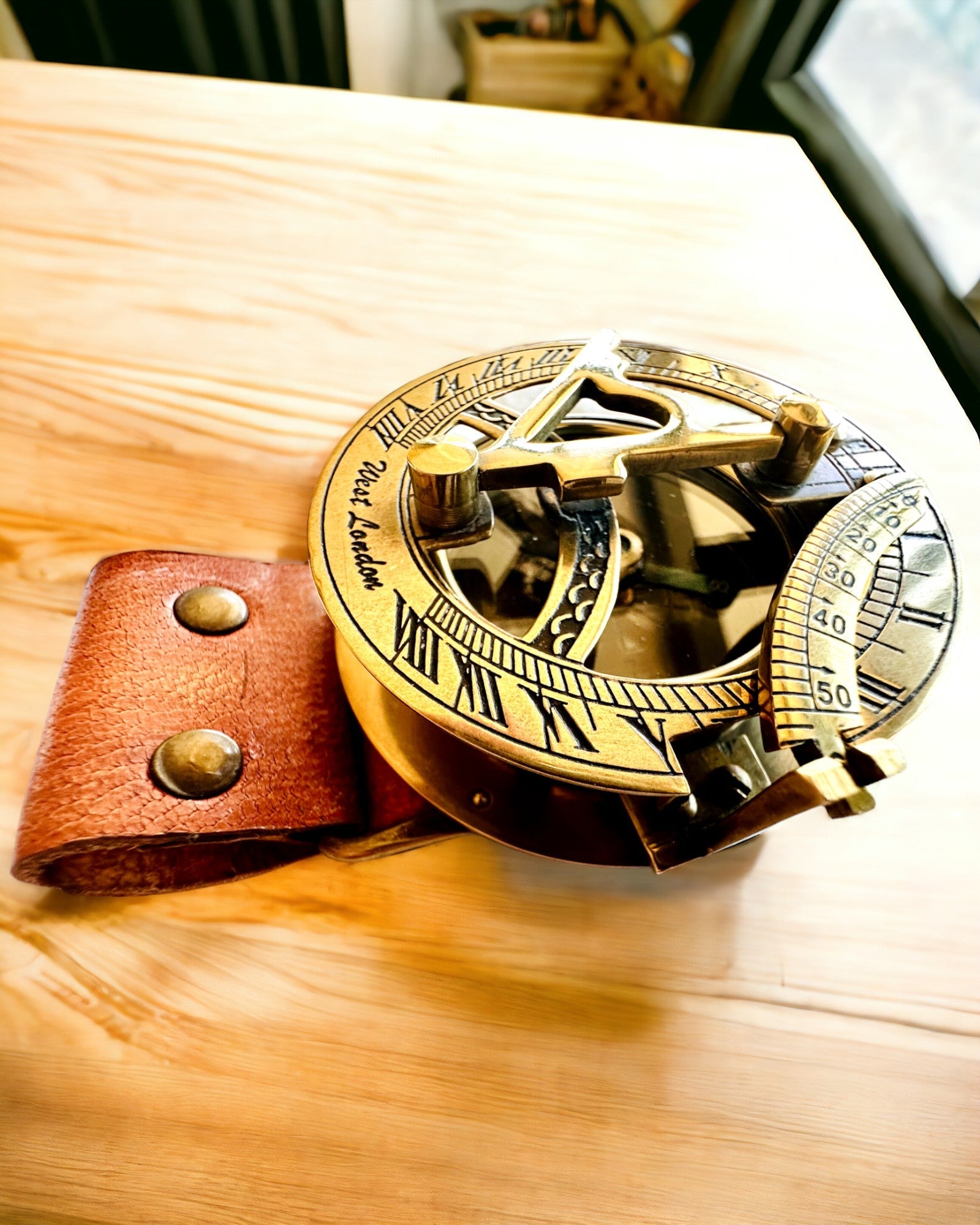 Ηλιακό Ρολόι "Αρχαία Πυξίδα", ρολόι χειρός με πυξίδα, δυνατότητα εξατομίκευσης με χάραξη