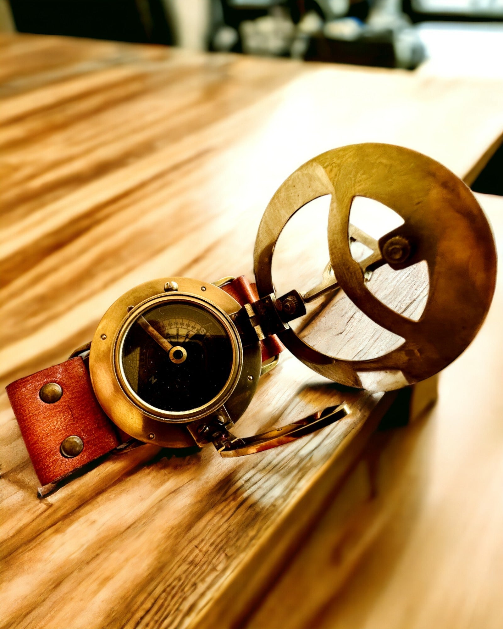 Ηλιακό Ρολόι "Αρχαία Πυξίδα", ρολόι χειρός με πυξίδα, δυνατότητα εξατομίκευσης με χάραξη