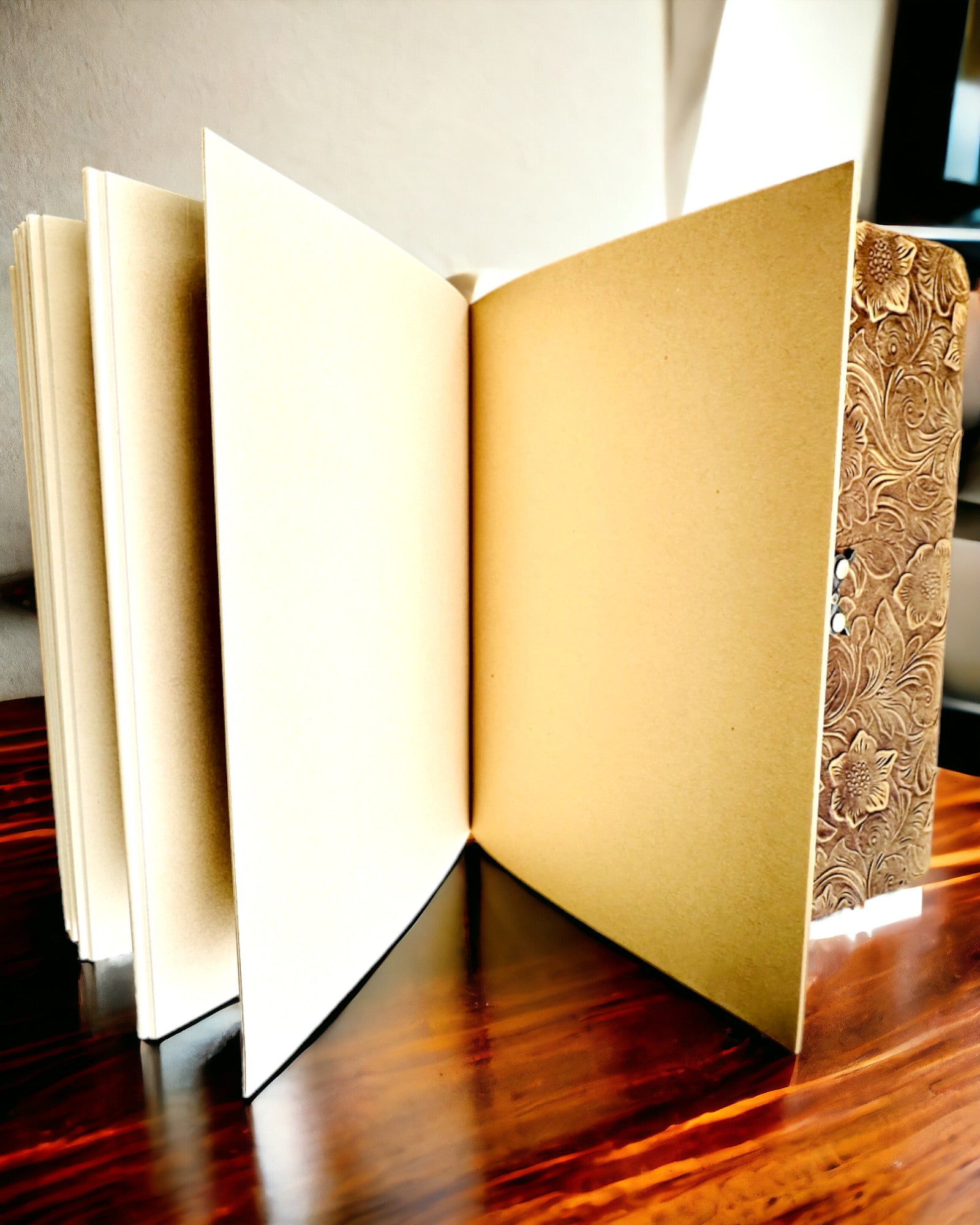 Πολυτελές Ρετρό Σημειωματάριο με Δερμάτινο Εξώφυλλο - "Vintage Elegance", 480 σελίδες, δυνατότητα εξατομίκευσης με χάραξη