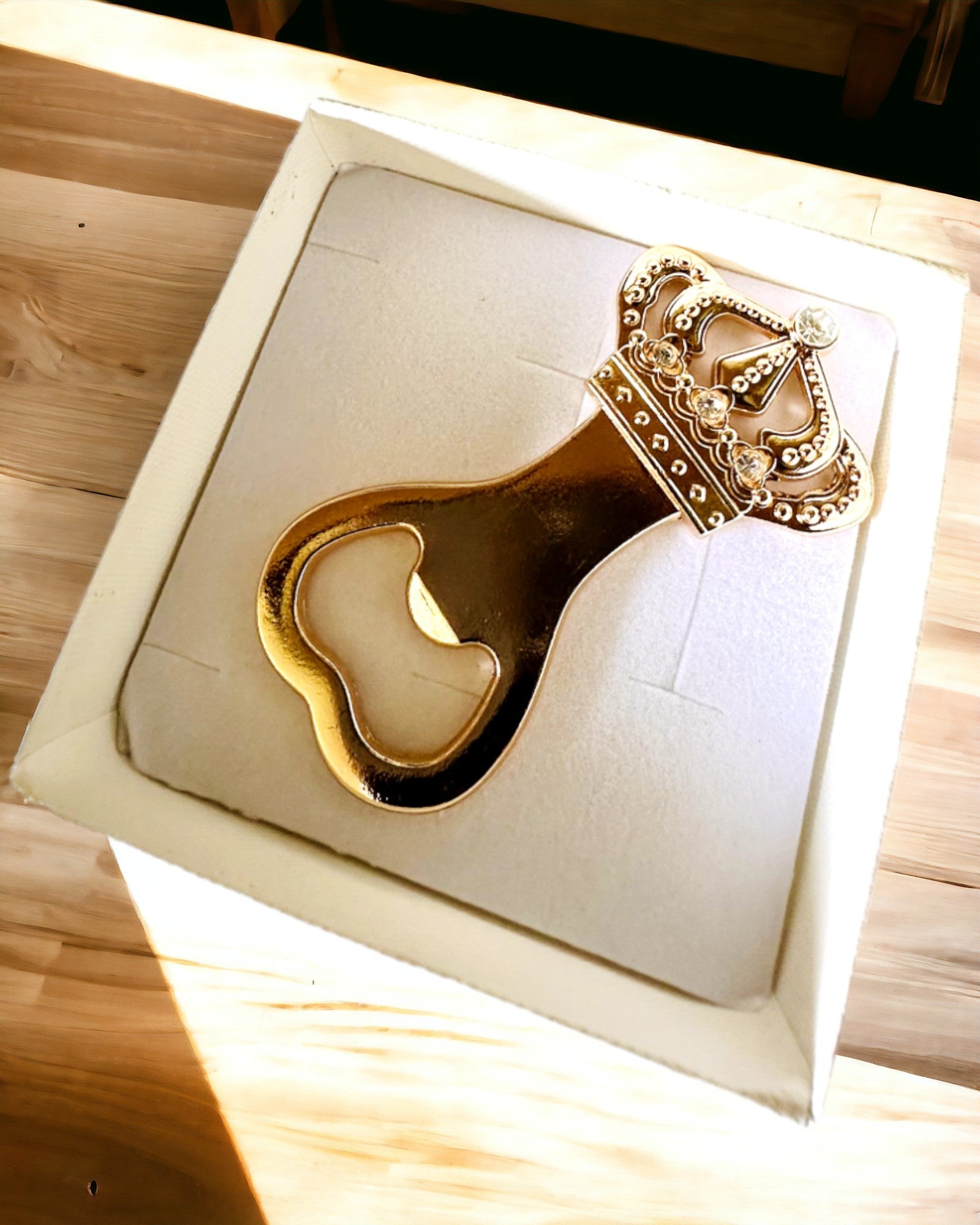 Ανοιχτήρι για μπουκάλια Κορώνα του Βασιλιά - χρώμα χρυσό, δυνατότητα εξατομίκευσης με χάραξη