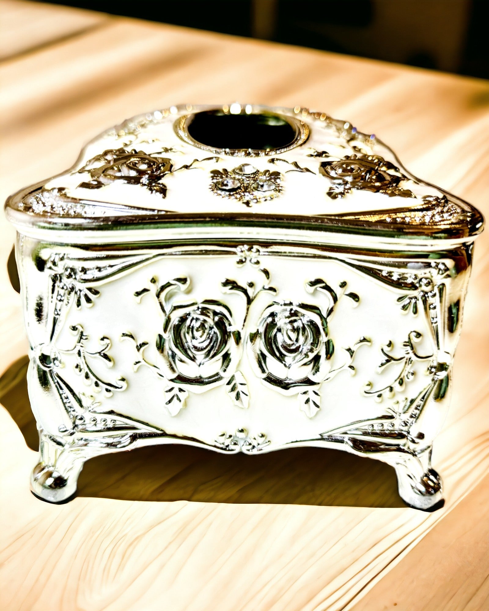 Κουτί για Χαρτομάντιλα με Ανάγλυφο Σχέδιο Τριαντάφυλλου - Κομψό Αξεσουάρ για Εσωτερικούς Χώρους, λευκό