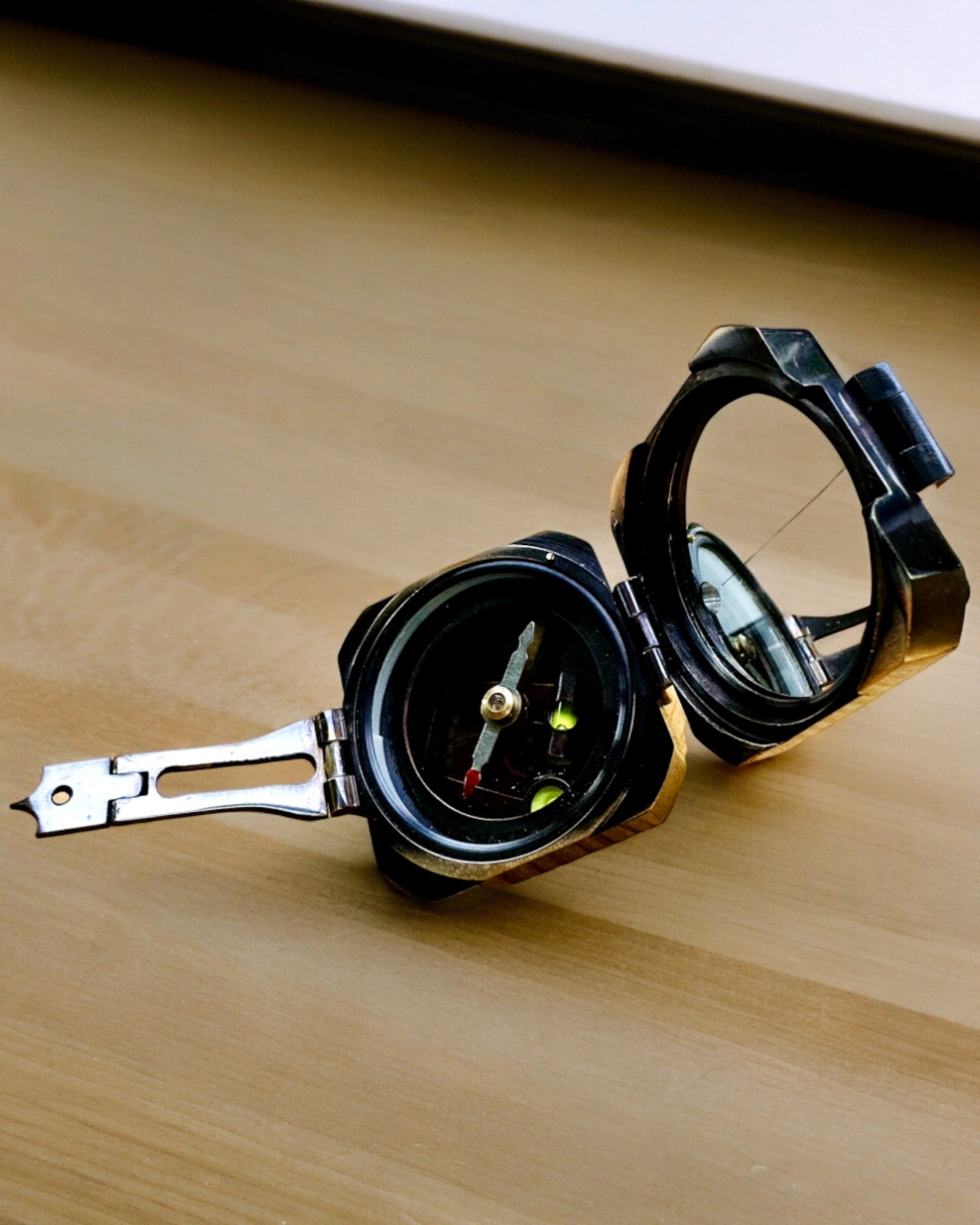 Στερεή, premium πυξίδα Καπετάνιου "Navigator" - με δυνατότητα εξατομίκευσης με χάραξη