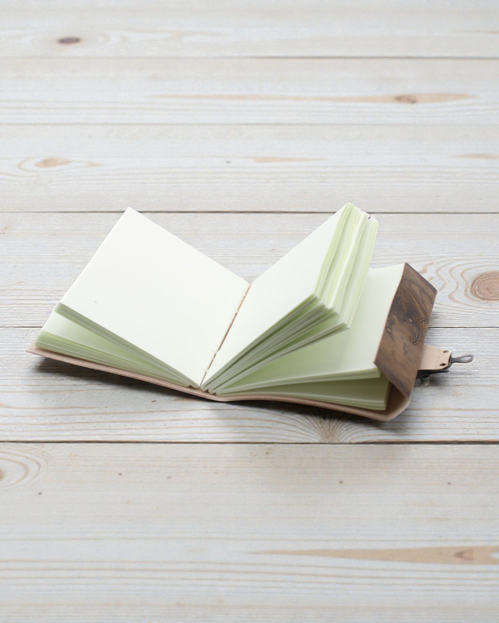 Δερμάτινο σημειωματάριο «Δράκος, Φύλακας των Θρύλων» – Χειροποίητα ανάγλυφο 20 × 15 cm