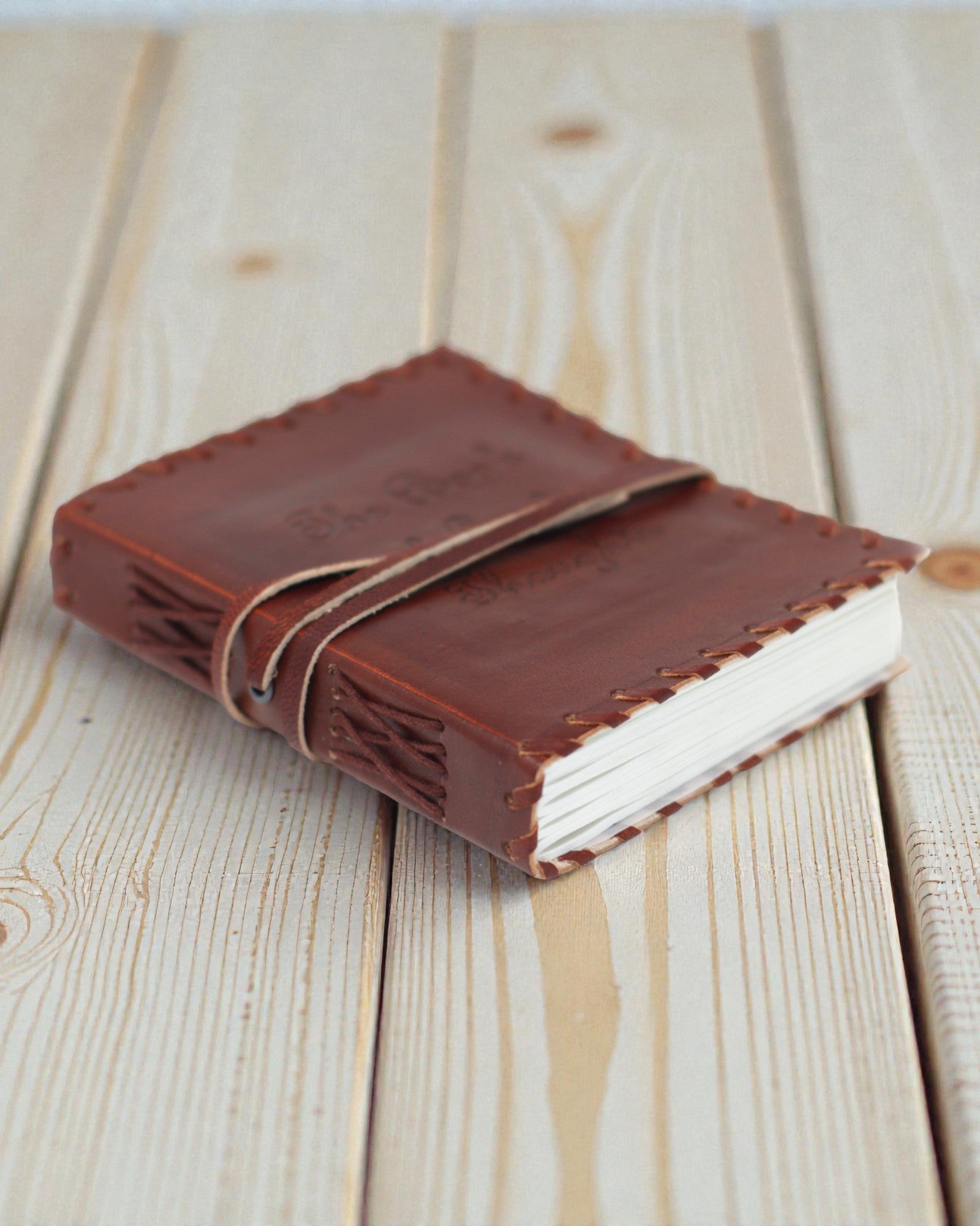 Liber Mentis – Δερμάτινο Σημειωματάριο «Βιβλίο των Σκέψεων» με Περιτυλιγόμενο Λουρί