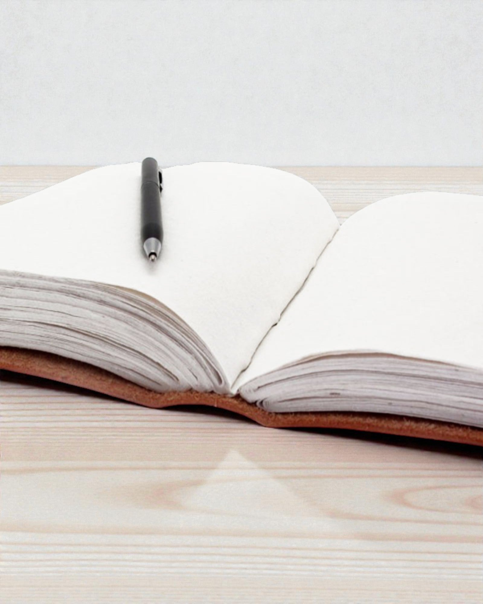 Skórzany Notatnik 7 Czakr – Duży Format (25 x 33 cm) – 200 stron