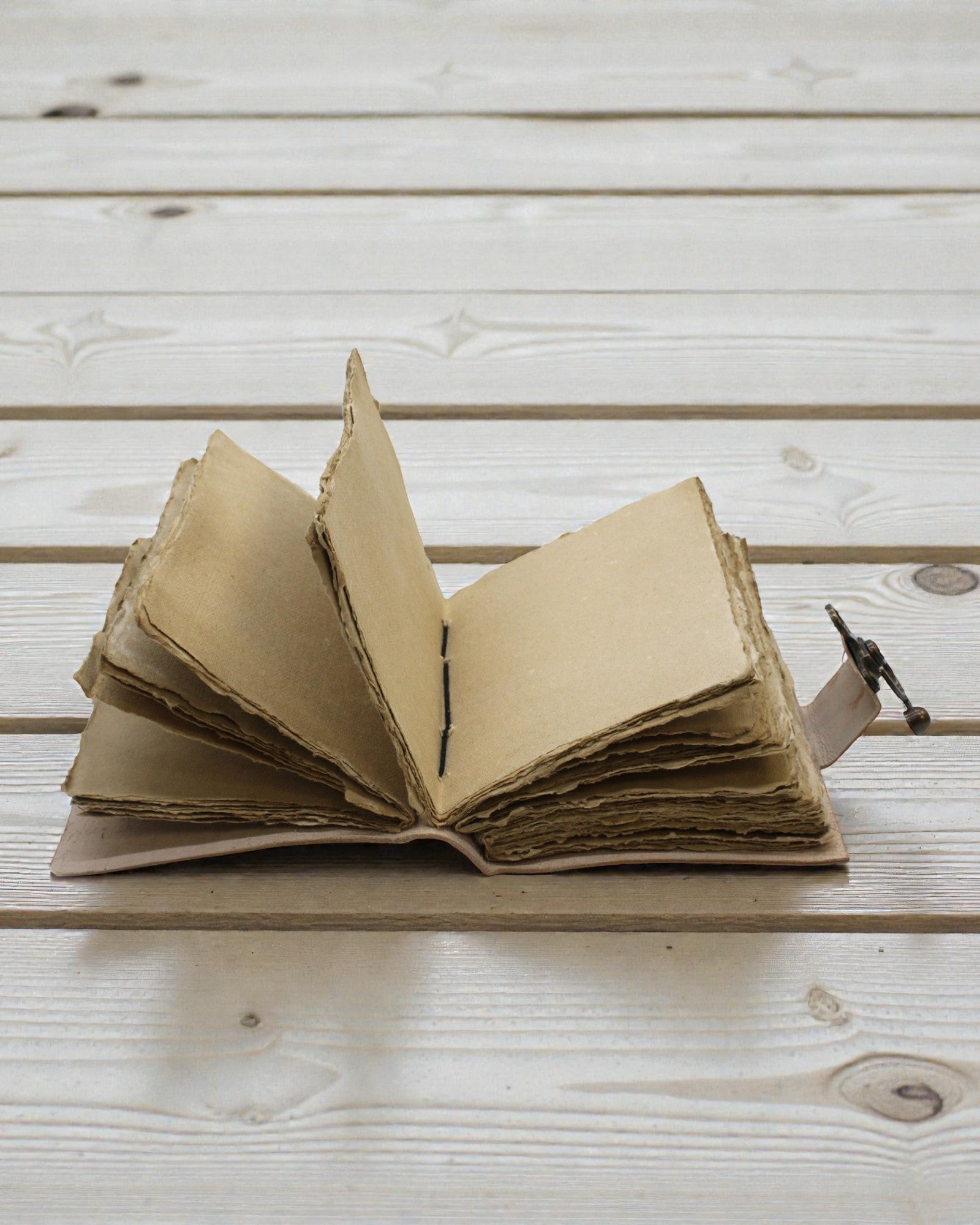 Skórzany Notatnik Motyl Inspiracji Never Hide Your Wings – 13 × 18 cm