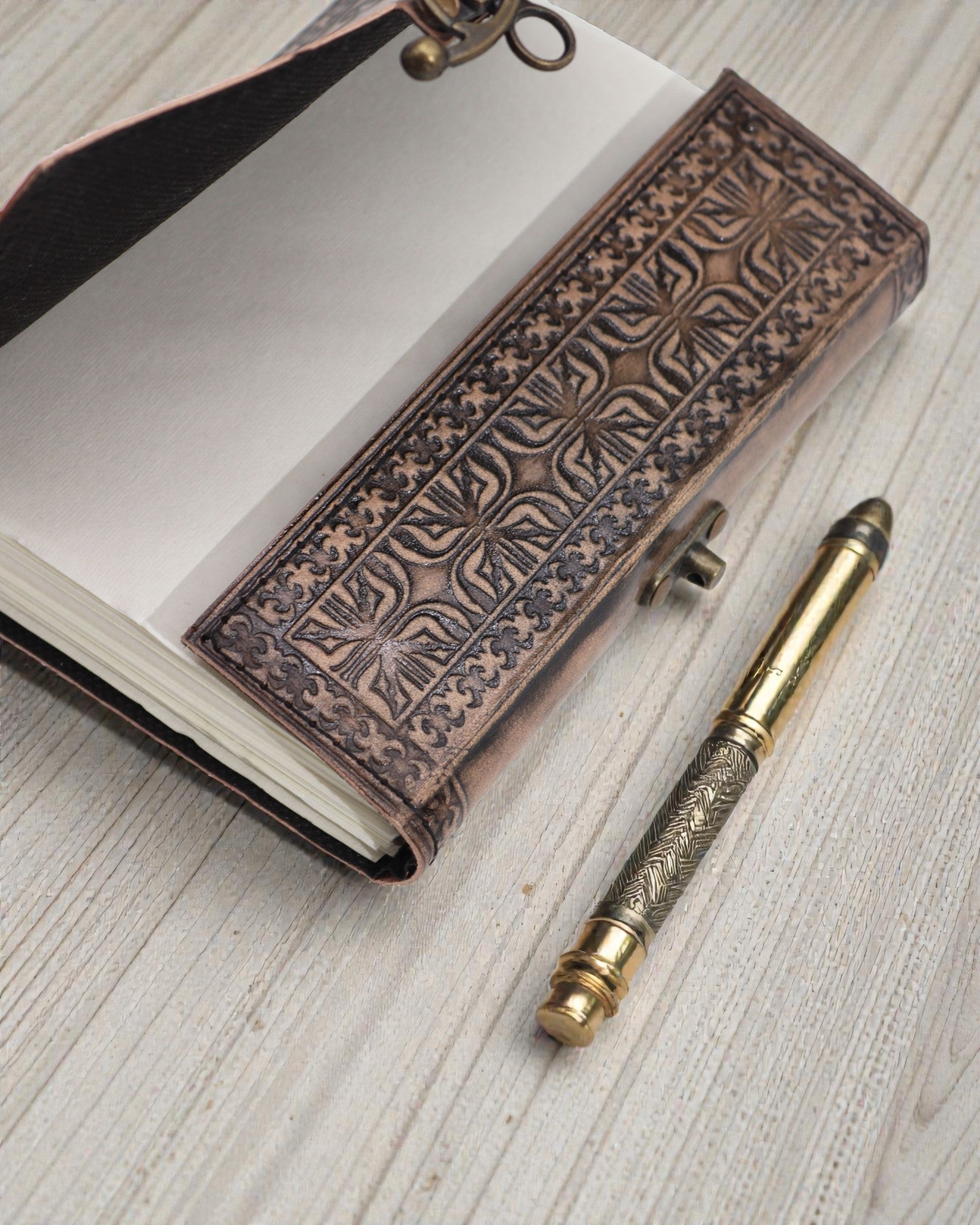 Δερμάτινο Σημειωματάριο Λωτός Μαντάλα Γαλήνη – Εσωτεριστικό Ημερολόγιο 17,5 × 12,5 cm