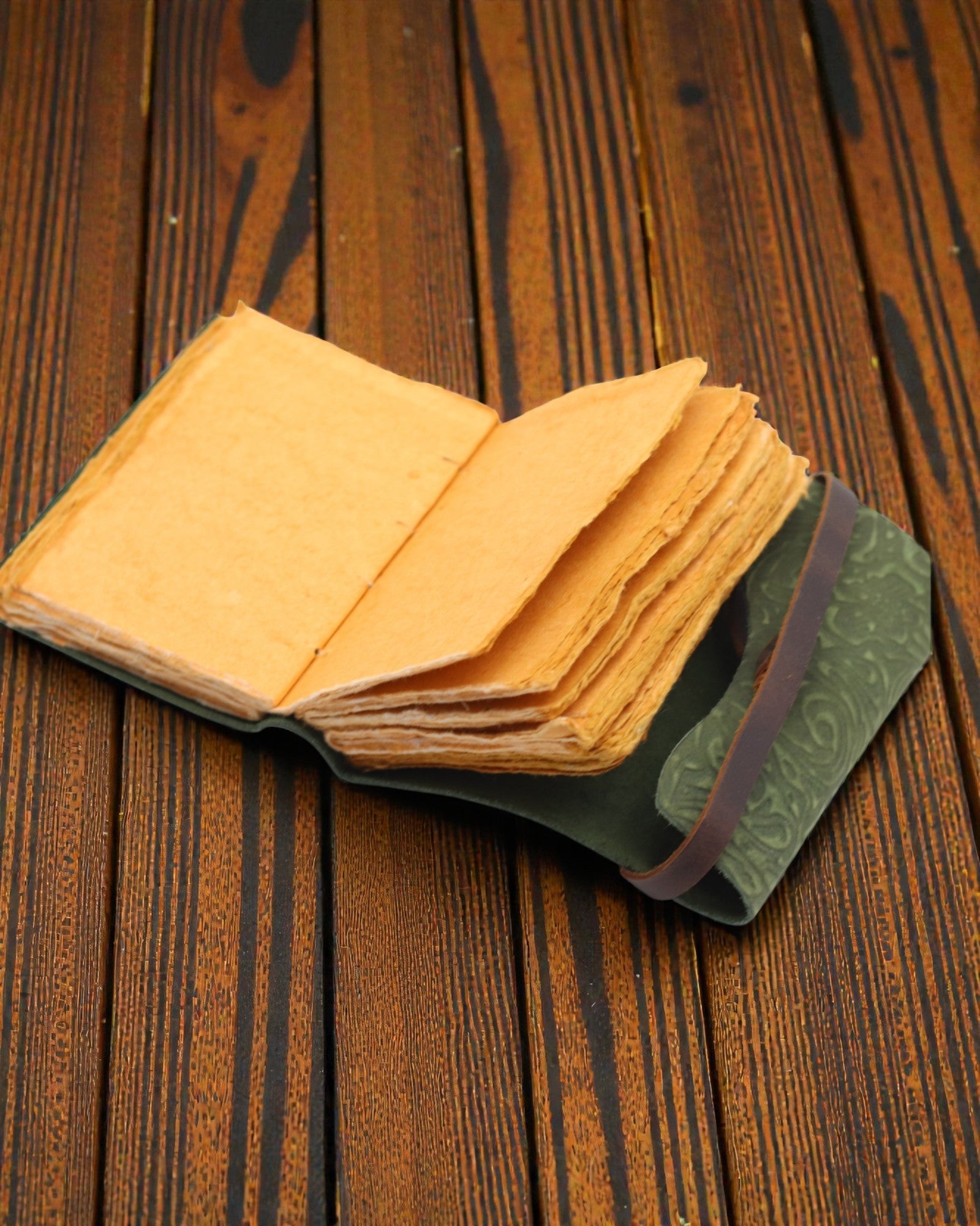 Green Maze Vintage – skórzany notatnik z postarzanymi kartkami 12,7 × 8,9 cm