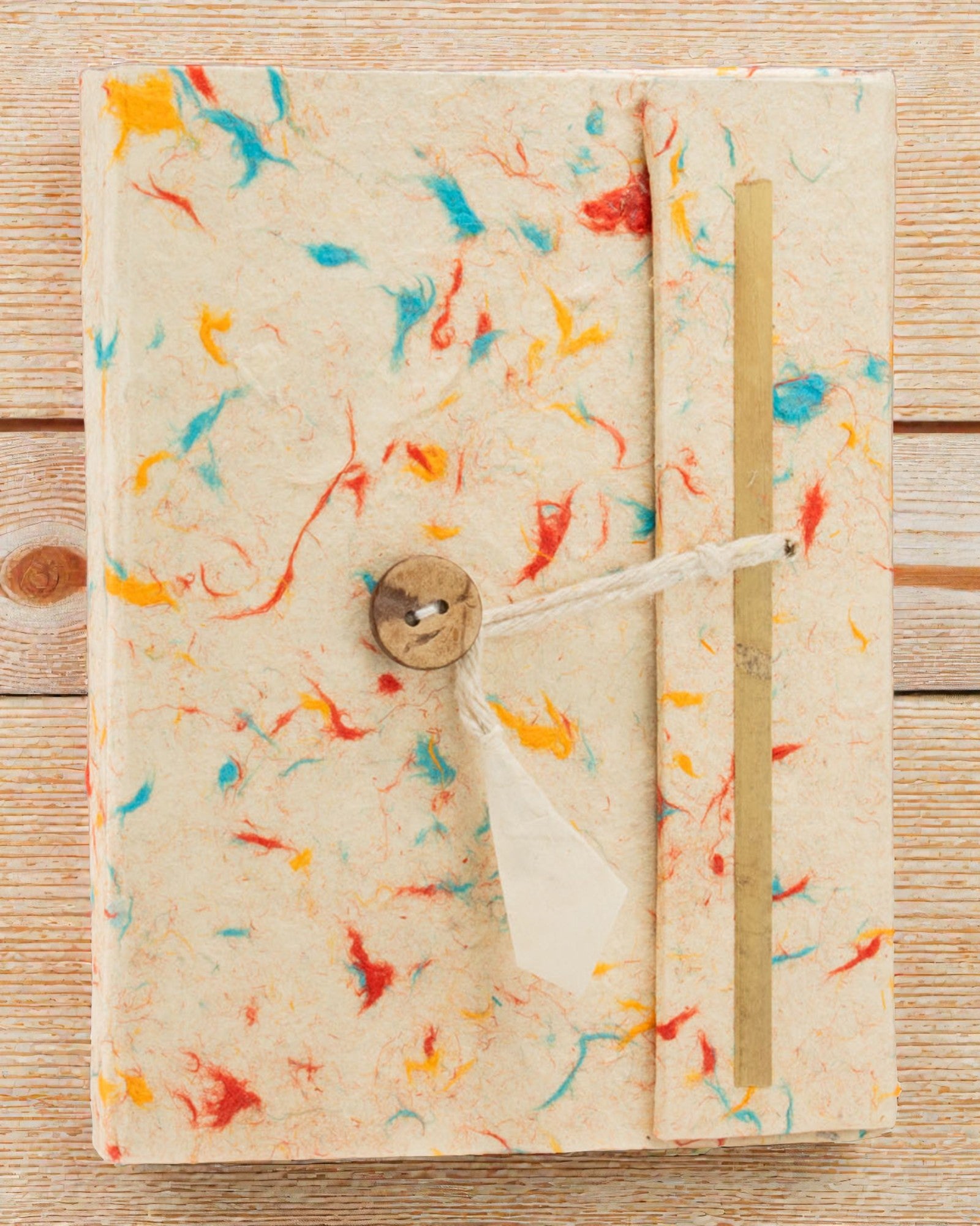 Lokta Χρωματικός Ψίθυρος Βαμβάκι – χειροποίητο σημειωματάριο 15 × 12 cm, 45 φύλλα, πολύχρωμο βαμβάκι