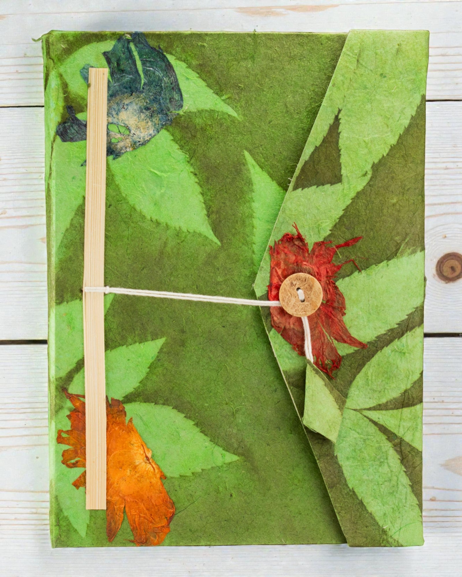 Μεγάλο Σημειωματάριο σε σχήμα αγκώνα με έντονα λουλούδια – Δασικό πράσινο (45 φύλλα, 21 x 15 cm)