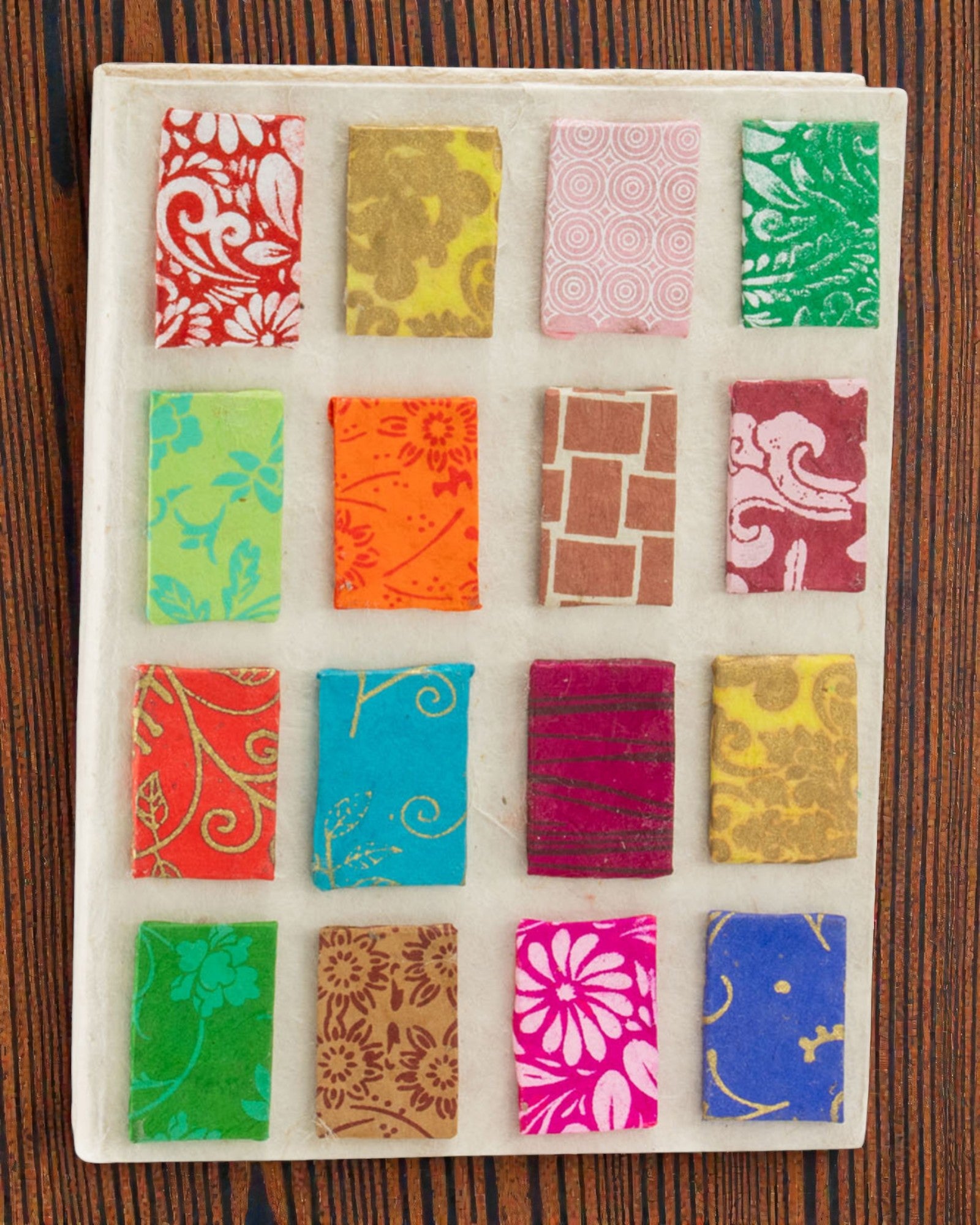 Αρμονία Έγχρωμων Πλακιδίων – μεσαίο σημειωματάριο Λόκτα με μοτίβο μικροσκοπικών πλακιδίων 15 × 12 cm, 45 φύλλα