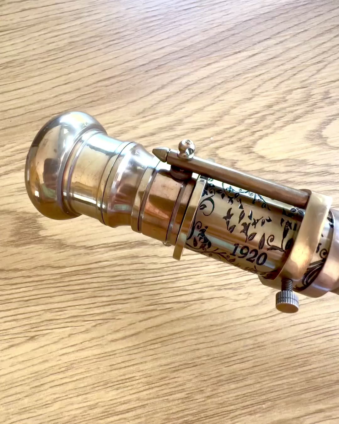 Laska Nawigator 2.0 z kompasem i ukrytą lunetą, możliwość personalizowania grawerem na prezent