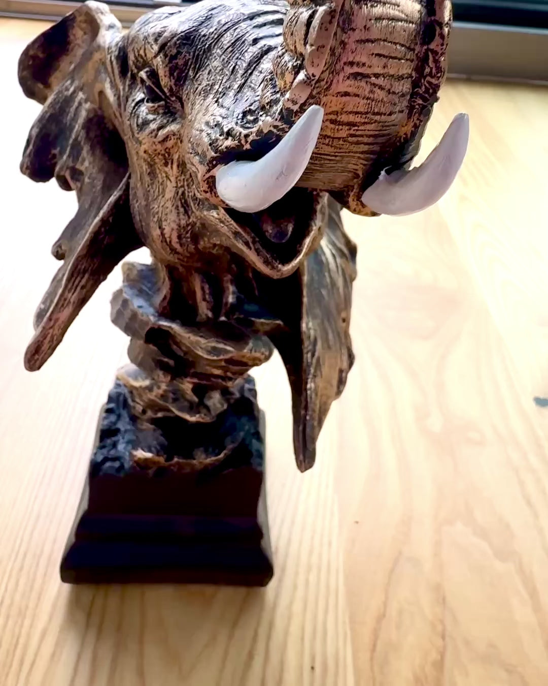 Statuetka Dekoracyjna "Duma Sawanny" – Figurka Głowy Słonia z możliwością grawerowania, na prezent