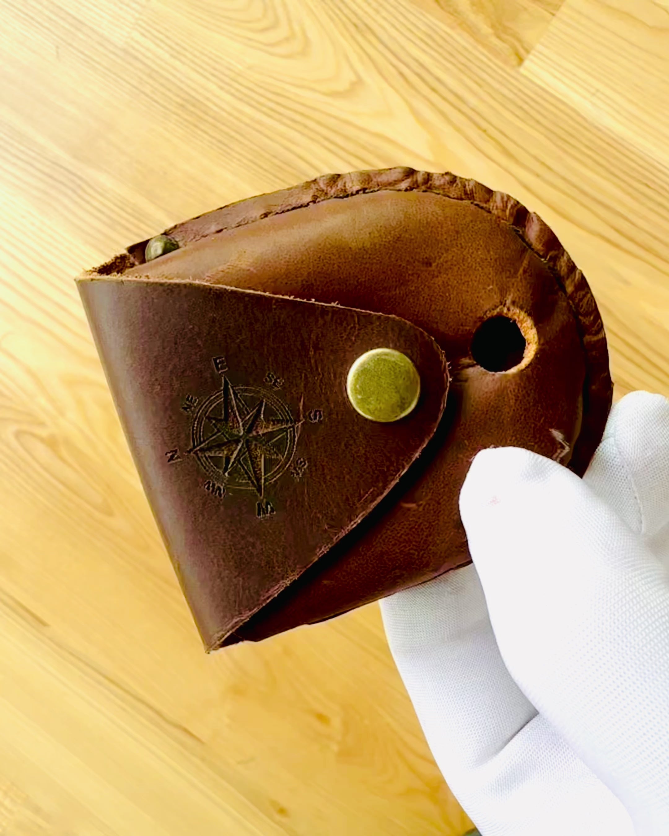 Δερμάτινη Θήκη "Odkrywca" - για συμπαγή πυξίδα ή τσέπη ρολόι - δυνατότητα εξατομίκευσης με χάραξη