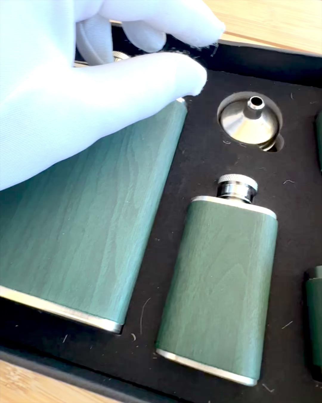 Σετ φλασκών με ποτήρια "Forest Spirit", για δώρο με εξατομίκευση χάραξης