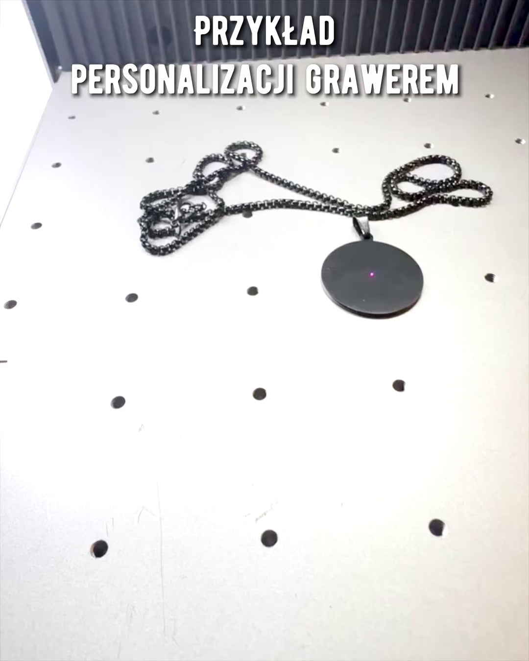 Κολιέ "Urban Elegance" – Στρογγυλό Μετάλλιο από Ανοξείδωτο Ατσάλι σε Δύο Χρώματα με Δυνατότητα Προσωποποίησης