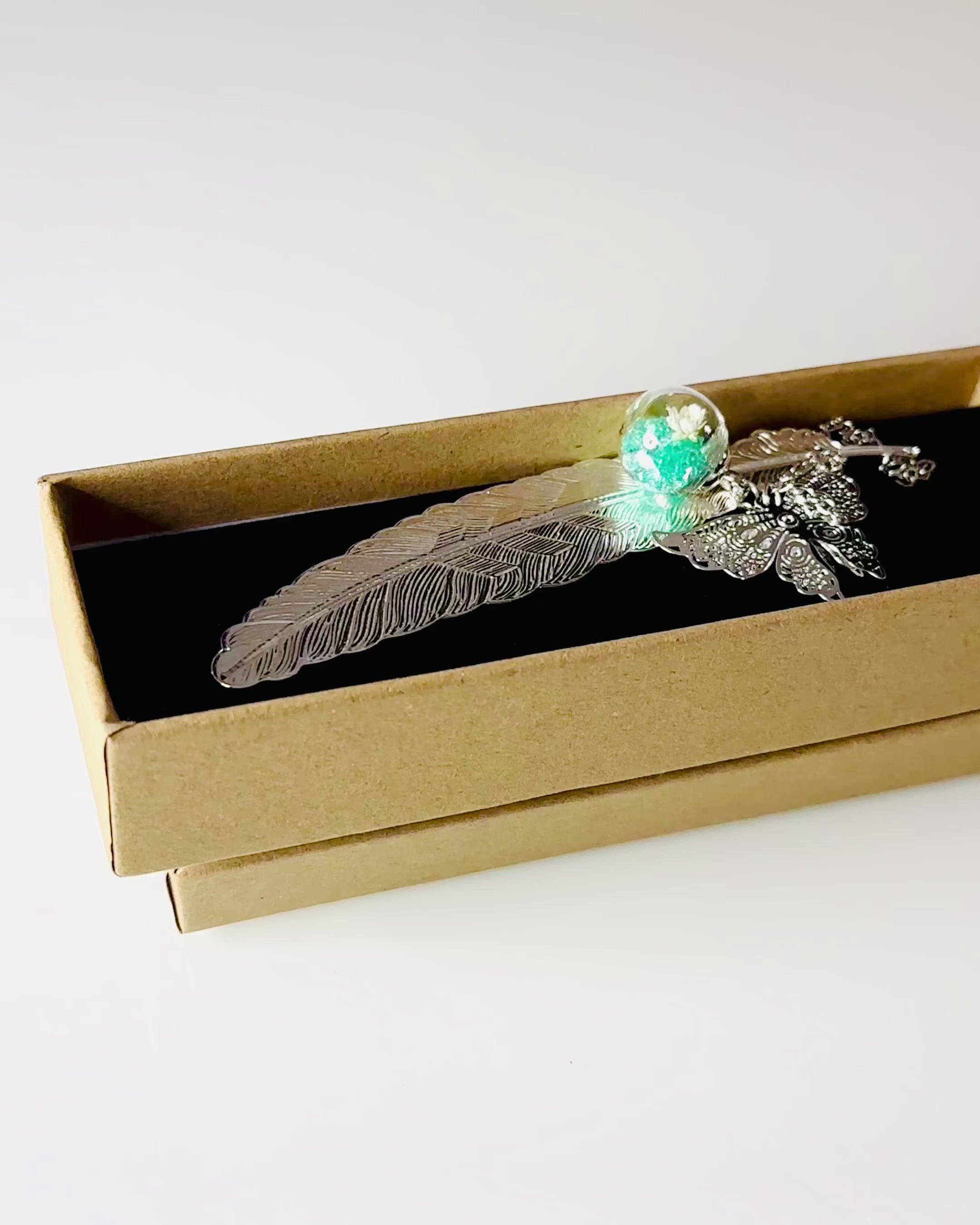 Δημιουργικός Σελιδοδείκτης Βιβλίου σε Ρετρό Στυλ με Μοτίβο Φτερού και Πεταλούδας – Κομψό Προωθητικό Δώρο, Χρώμα Ασημί/Μπλε