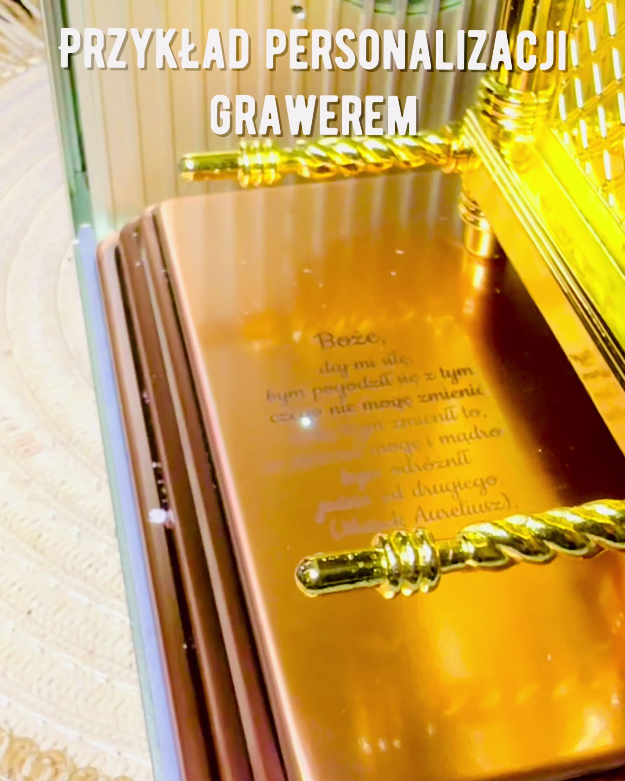 Majestatyczna Miniatura Arki Przymierza w Złotej Oprawie 11.2 x 5.8 x 7.3cm - Ekskluzywna arka, Dekoracja w Złotym Wydaniu