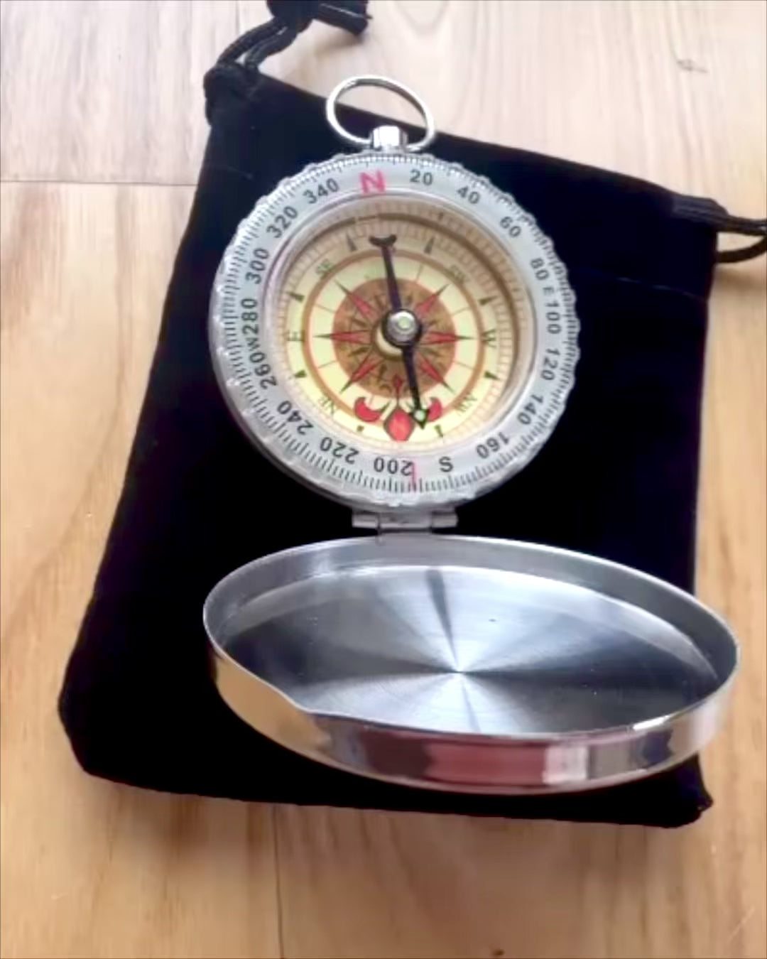 Αδιάβροχη Ορειχάλκινη Πυξίδα με Φωτεινό Εφέ - Απαραίτητο για Πεζοπορία και Κατασκήνωση, εξατομίκευση με χάραξη