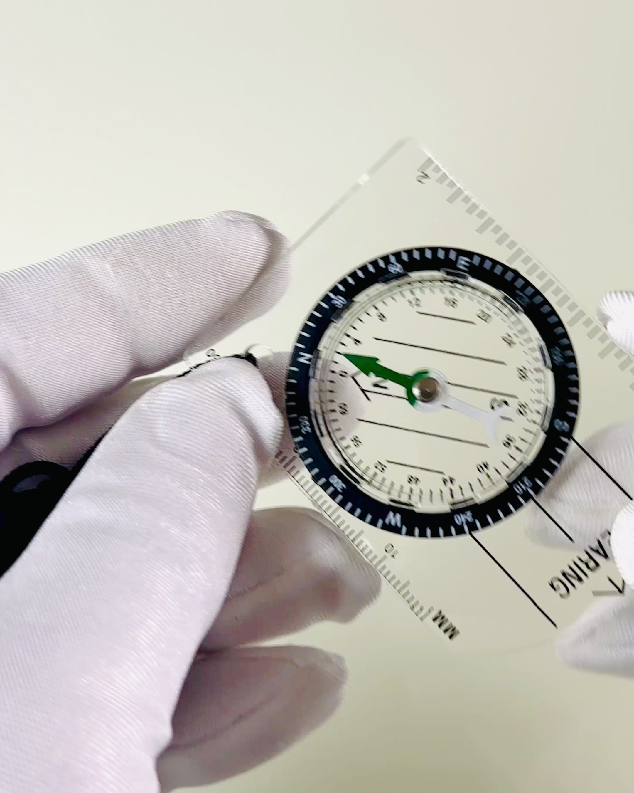 Τουριστική πυξίδα "Przewodnik Awanturnika" - Διαφανής, Μίνι Ακρυλική με Κρεμαστή Σχοινί και Κλίμακα Χάρτη, με χάραξη