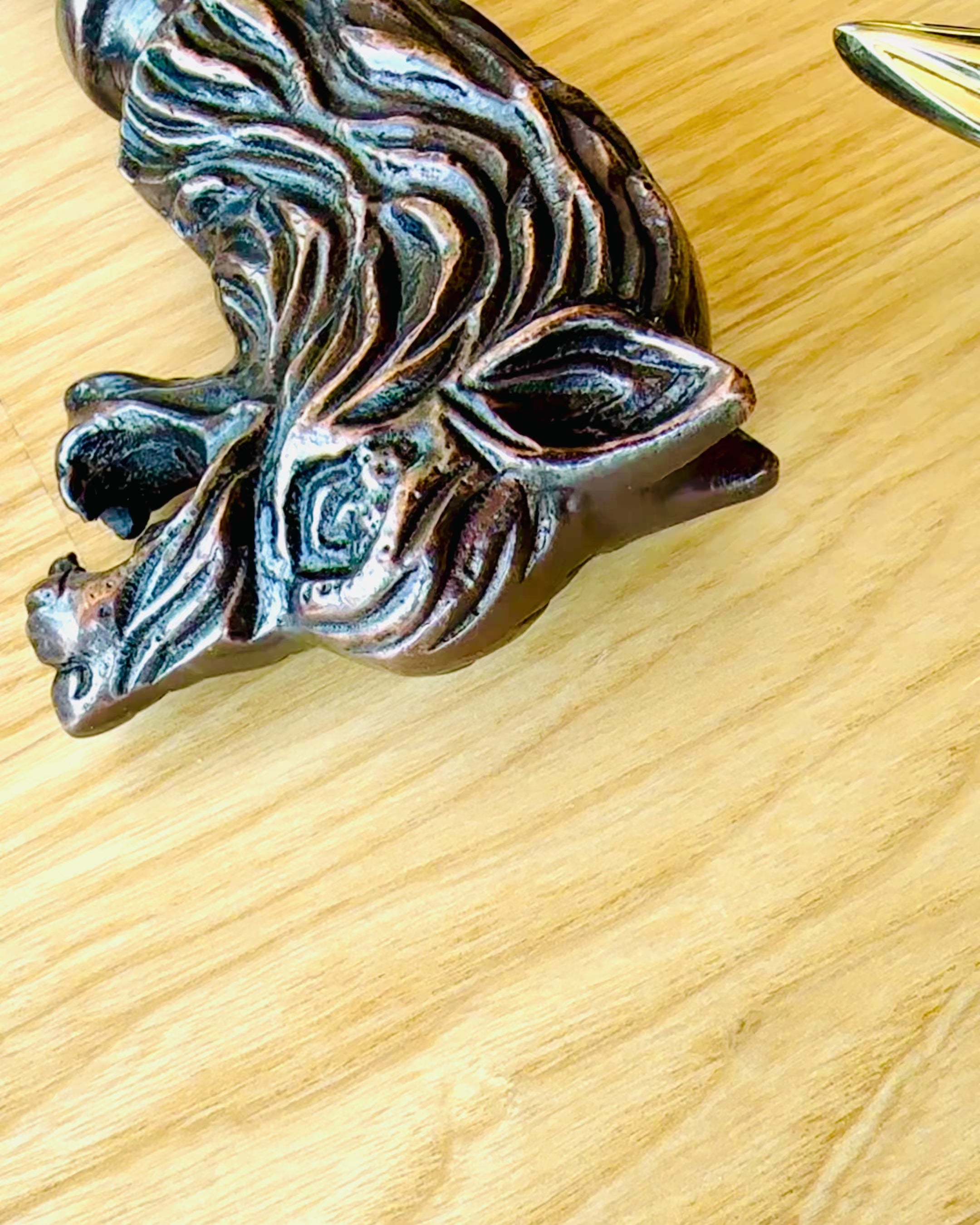 Μπαστούνι Περίπατου 'Wolf' - Ινδικό Ξύλο Μάνγκο με Δυνατότητα Χαρακτικής, καφέ με σκαλιστό σχέδιο