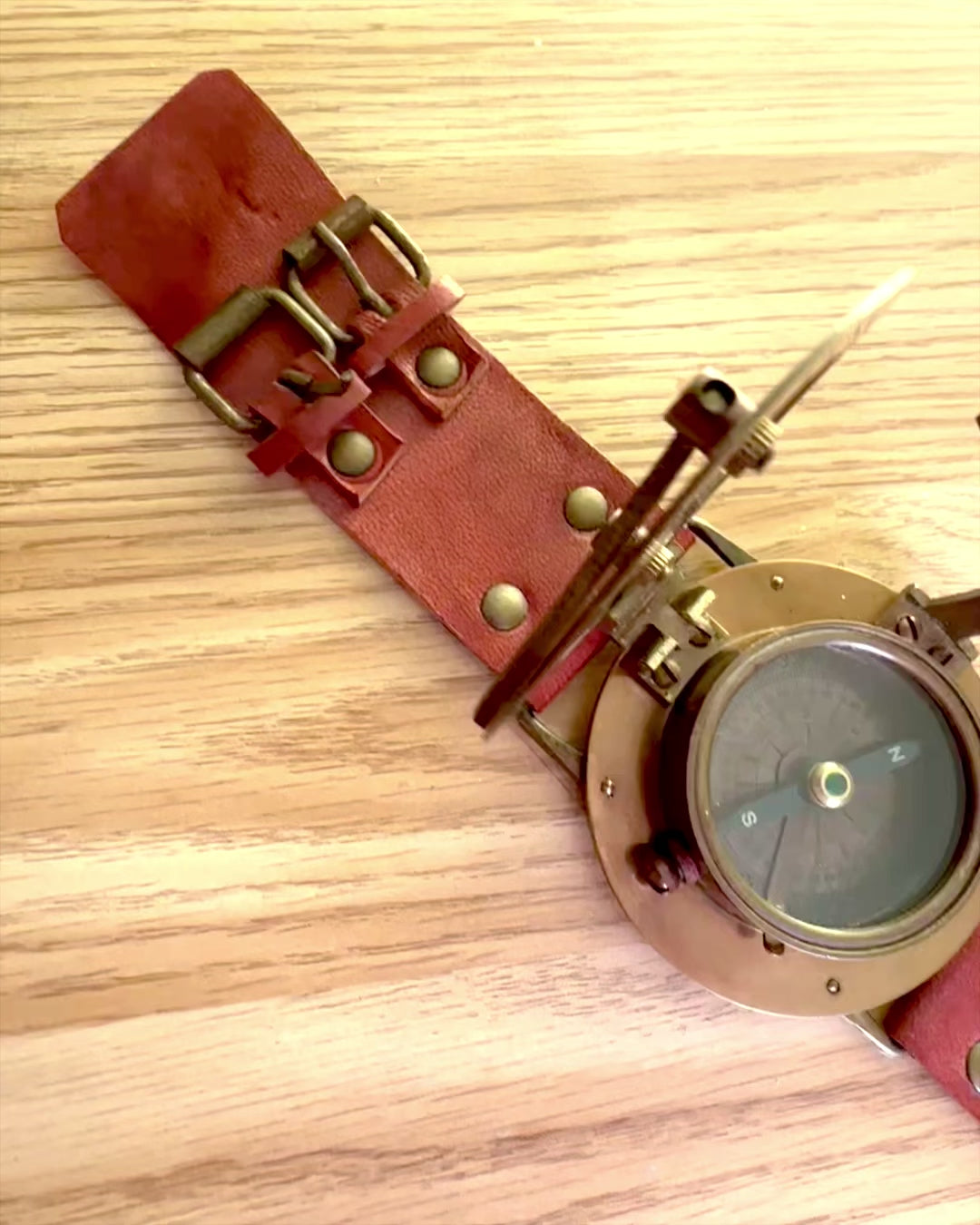 Ηλιακό Ρολόι "Αρχαία Πυξίδα", ρολόι χειρός με πυξίδα, δυνατότητα εξατομίκευσης με χάραξη