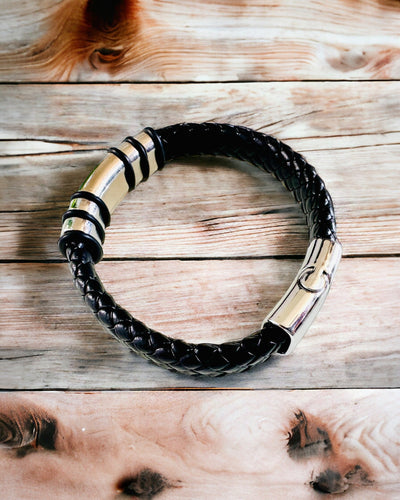 Modna Bransoletka Hip Hop dla Mężczyzn z Grawerem na Zamówienie i Magnetycznym Zapięciem – Wybierz Styl ze Srebrnymi lub Złotymi Akcentami, 22cm Skóra PU