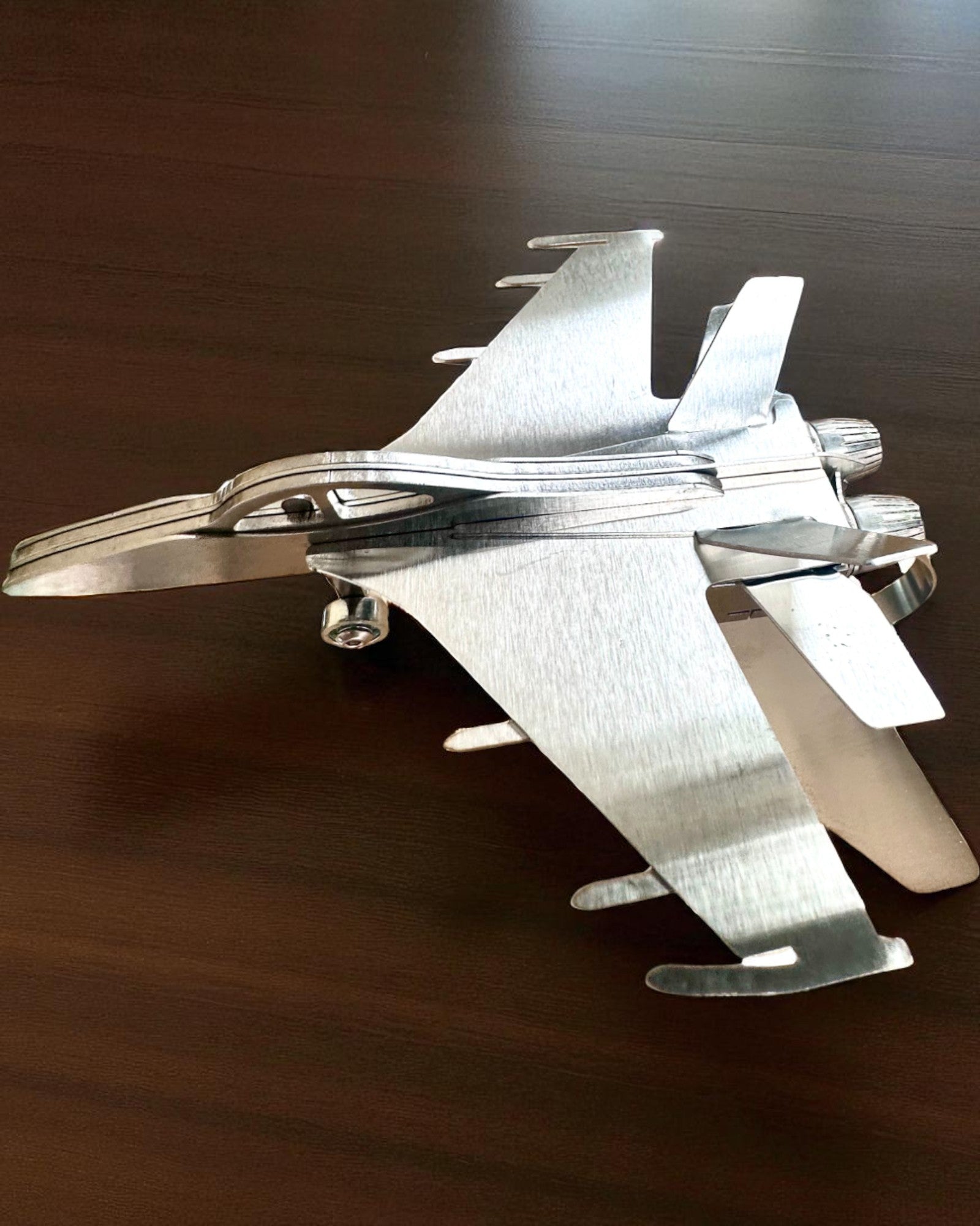 Μεταλλικό Μοντέλο Μαχητικού «SkyRaptor» – ανοξείδωτος χάλυβας, εξατομικευμένη χάραξη για δώρο