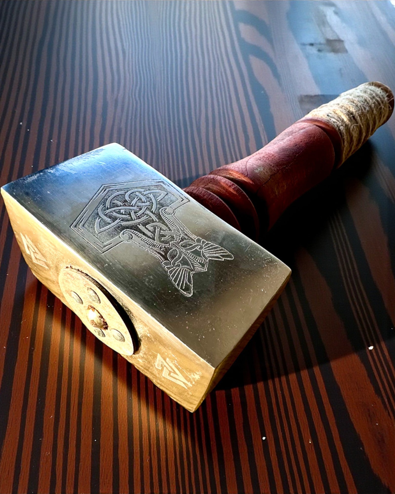 Młot Mjölnir Skaldów – 33 cm, Ręcznie Kuty Młot Wikingów z Opcją Grawerowania