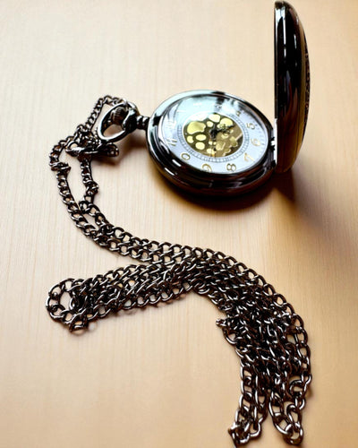 Czarny Zegarek Kieszonkowy „Midnight Elegance”, personalizacja na prezent grawerem