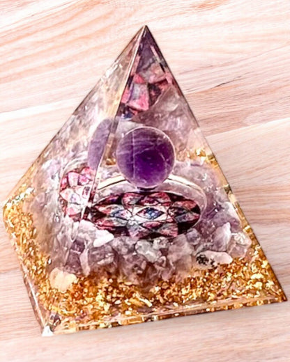 Πυραμίδα Ενεργειακή "Amethyst Star" οργονίτης με κρυστάλλους αμέθυστου