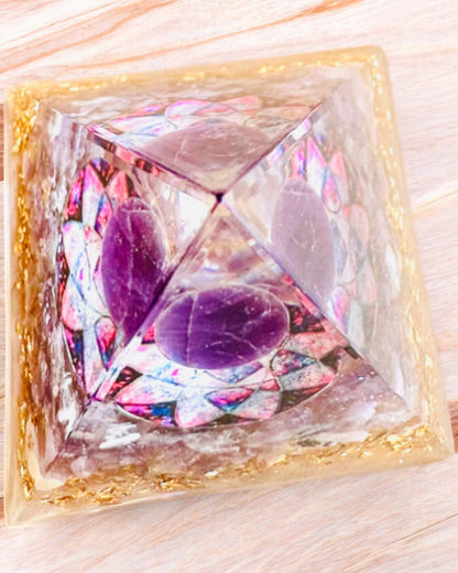 Πυραμίδα Ενεργειακή "Amethyst Star" οργονίτης με κρυστάλλους αμέθυστου