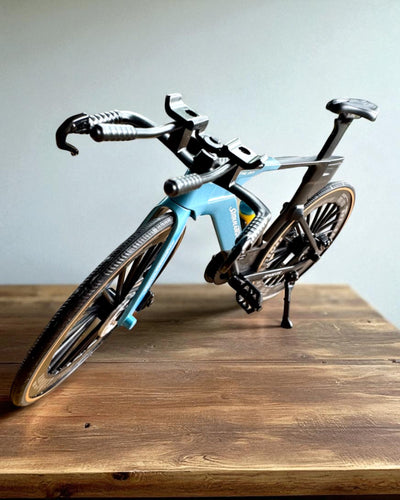 Miniaturowy Model Roweru Triathlonowego „SpeedStorm 1.2” personalizacja grawerem na prezent