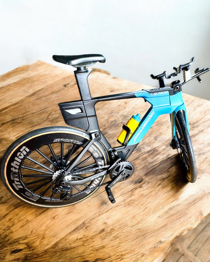 Miniaturowy Model Roweru Triathlonowego „SpeedStorm 1.2” personalizacja grawerem na prezent