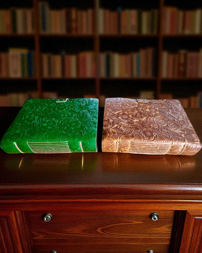 Δερμάτινο Σημειωματάριο Vintage «Floralis» – χειροποίητα ανάγλυφο, 400 σελίδες, δυνατότητα χάραξης, 2 παραλλαγές